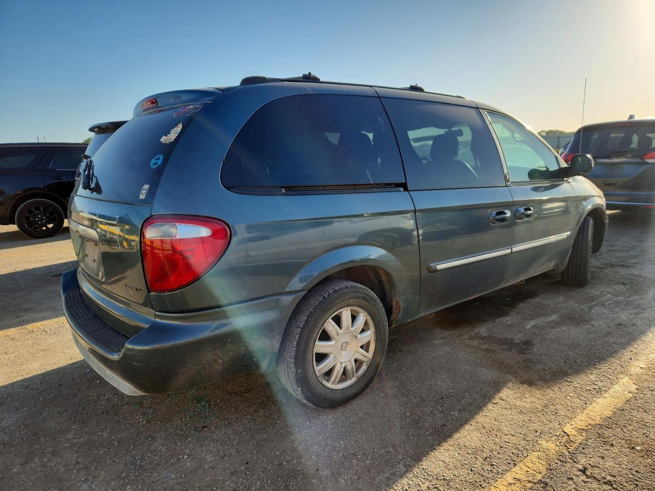 2006 Chrysler Town & Country Touring Gray vin: 2A4GP54L96R636341
