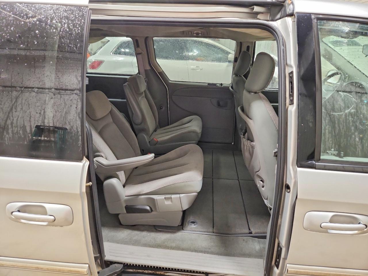 2006 Chrysler Town & Country Touring Silver vin: 2A4GP54L96R911576