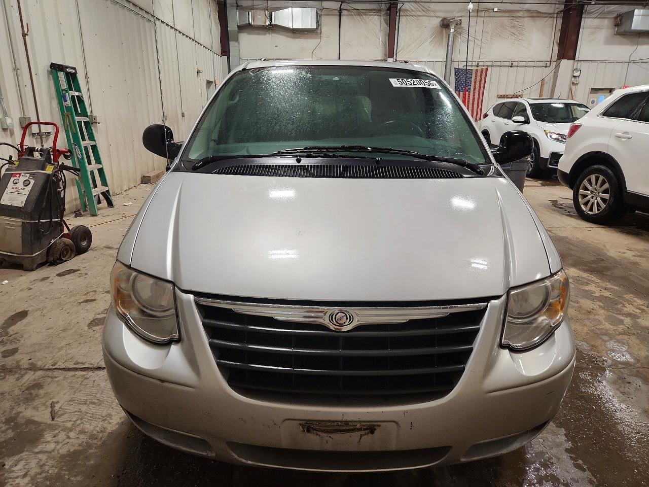 2006 Chrysler Town & Country Touring Silver vin: 2A4GP54L96R911576