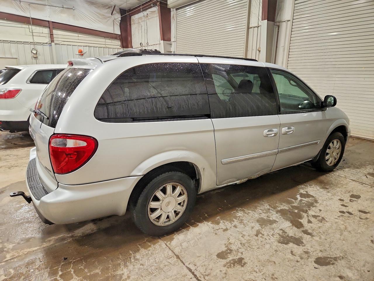 2006 Chrysler Town & Country Touring Silver vin: 2A4GP54L96R911576