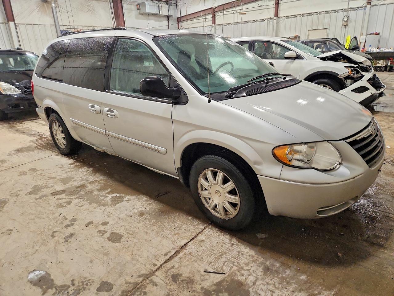 2006 Chrysler Town & Country Touring Silver vin: 2A4GP54L96R911576