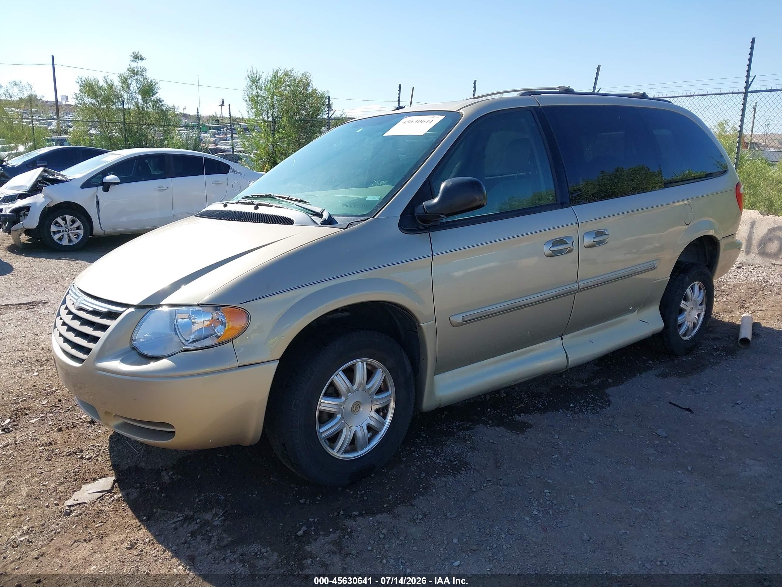 2006 Chrysler Town & Country Touring Tan vin: 2A4GP54LX6R871105