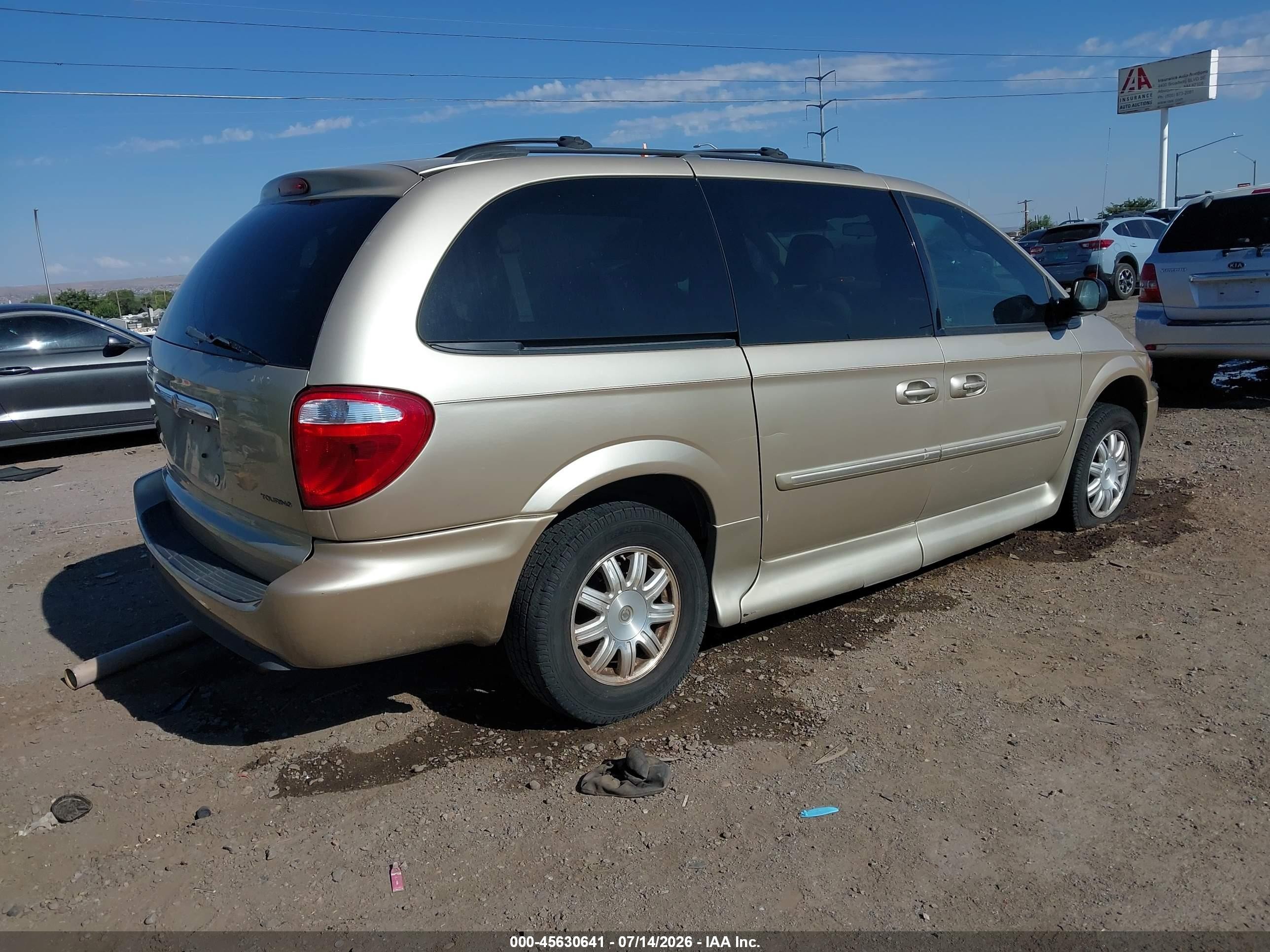 2006 Chrysler Town & Country Touring Tan vin: 2A4GP54LX6R871105