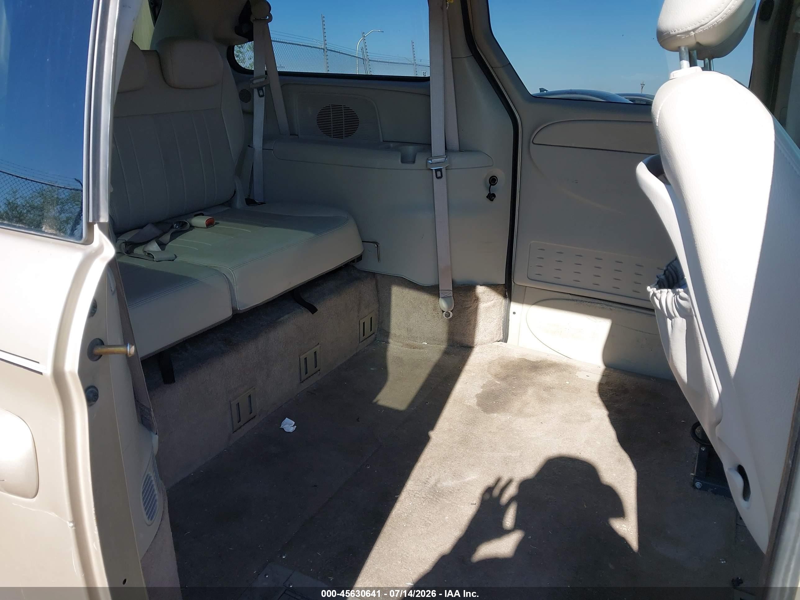 2006 Chrysler Town & Country Touring Tan vin: 2A4GP54LX6R871105