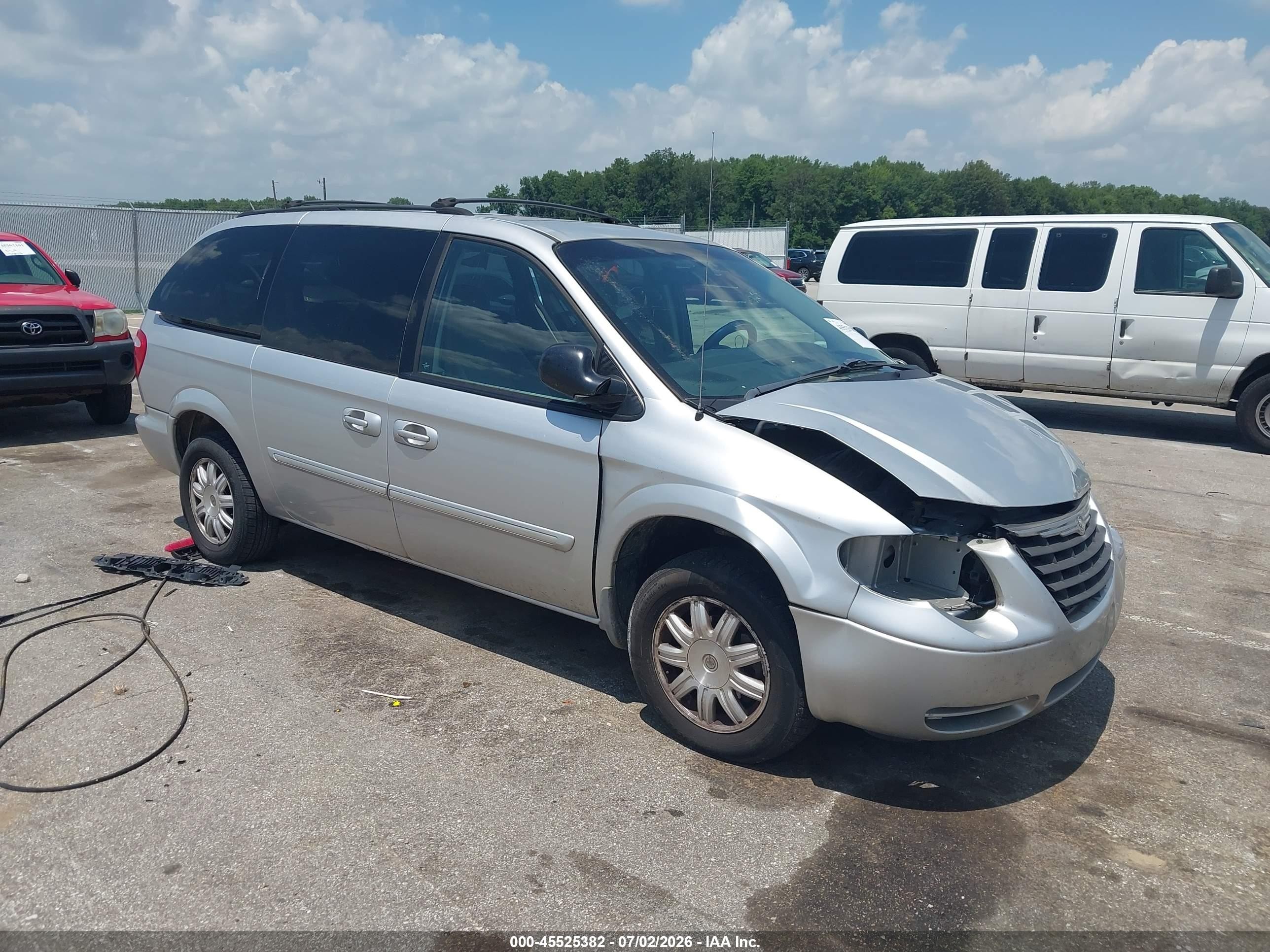 2006 Chrysler Town & Country Touring Серебряный vin: 2A4GP54LX6R894352