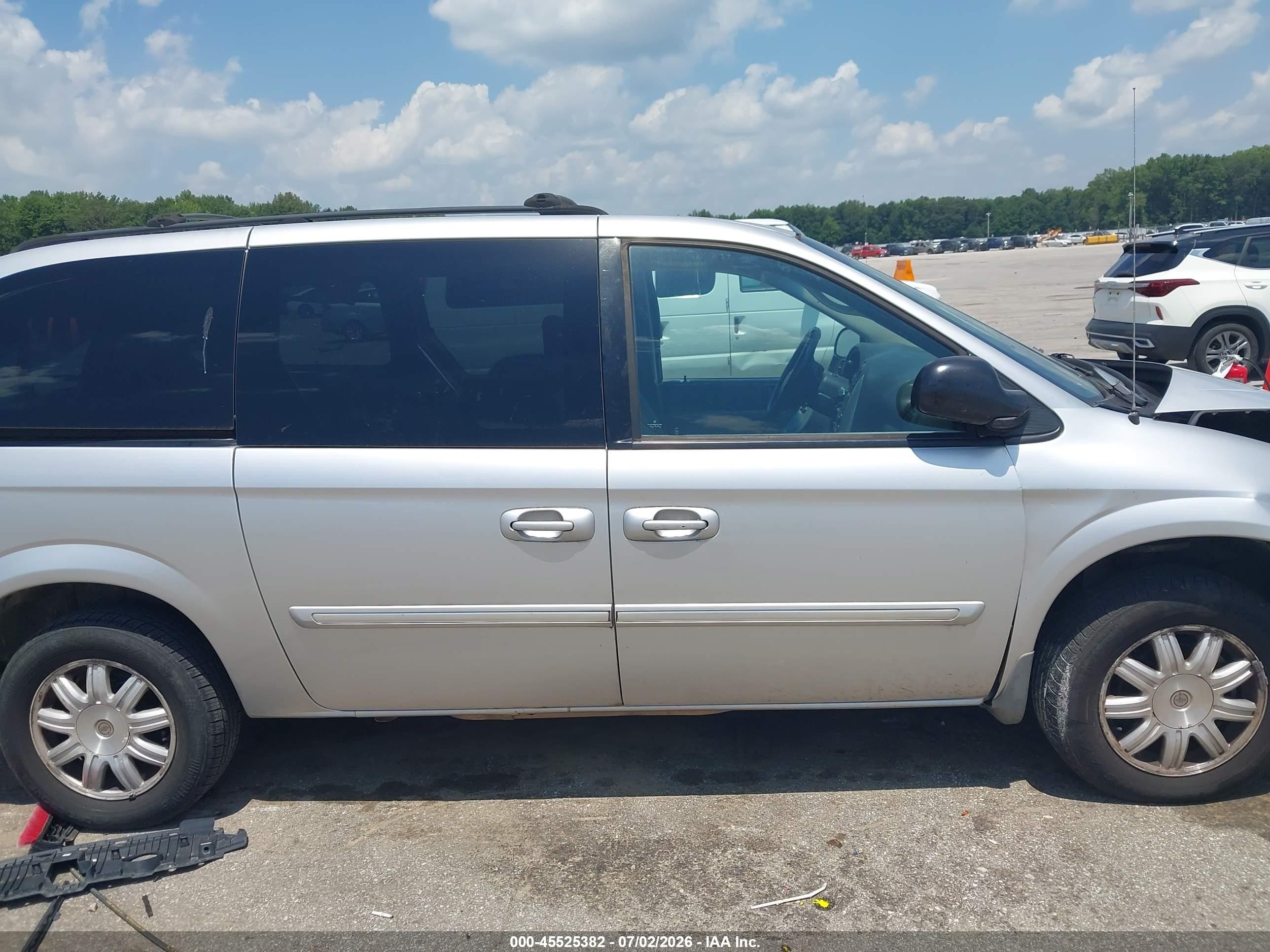 2006 Chrysler Town & Country Touring Серебряный vin: 2A4GP54LX6R894352