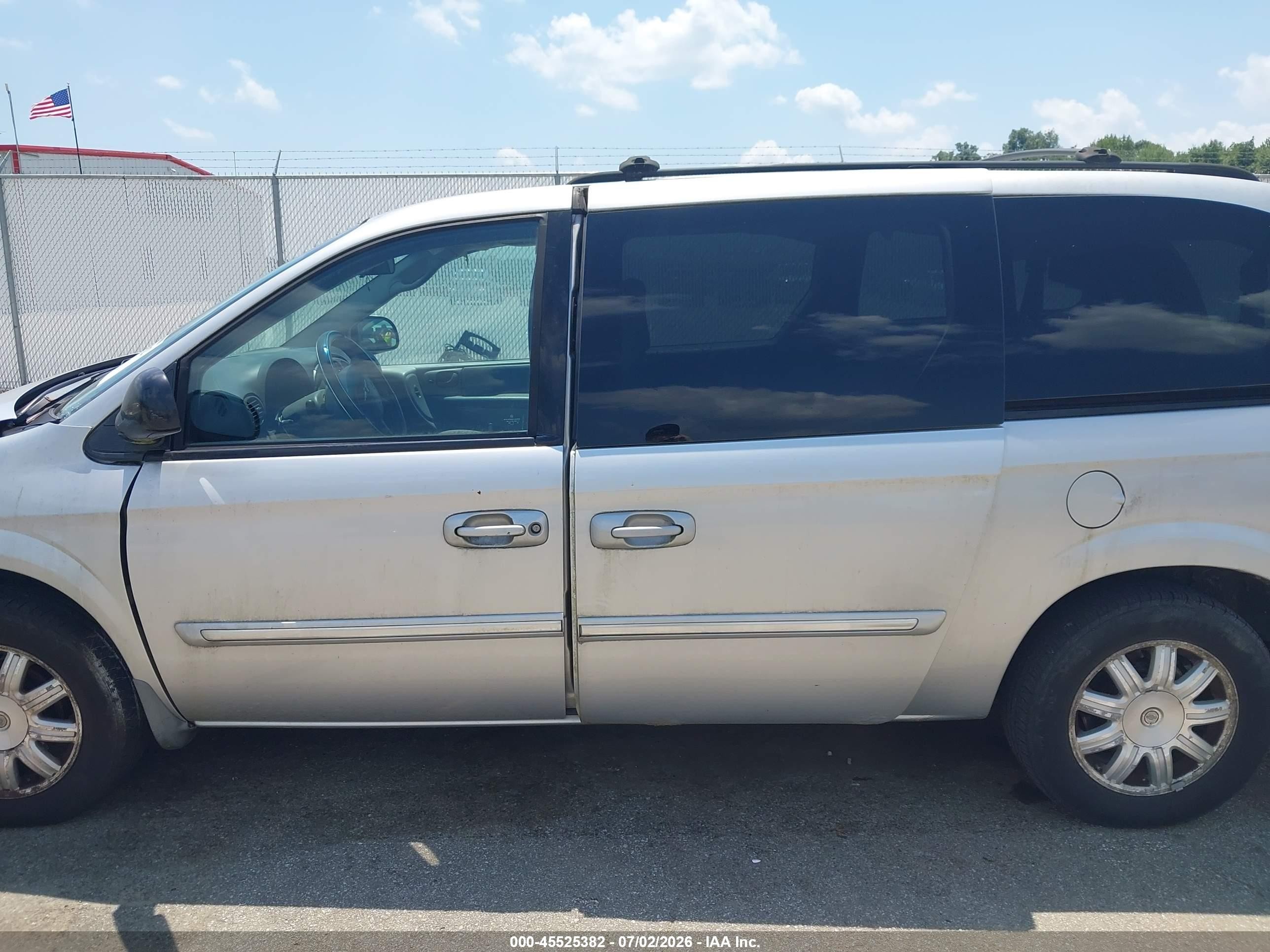 2006 Chrysler Town & Country Touring Серебряный vin: 2A4GP54LX6R894352