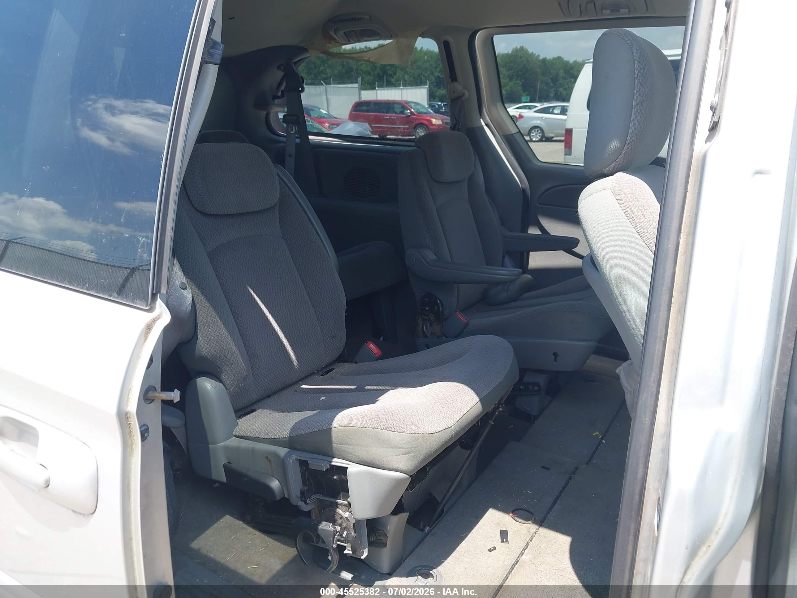 2006 Chrysler Town & Country Touring Серебряный vin: 2A4GP54LX6R894352