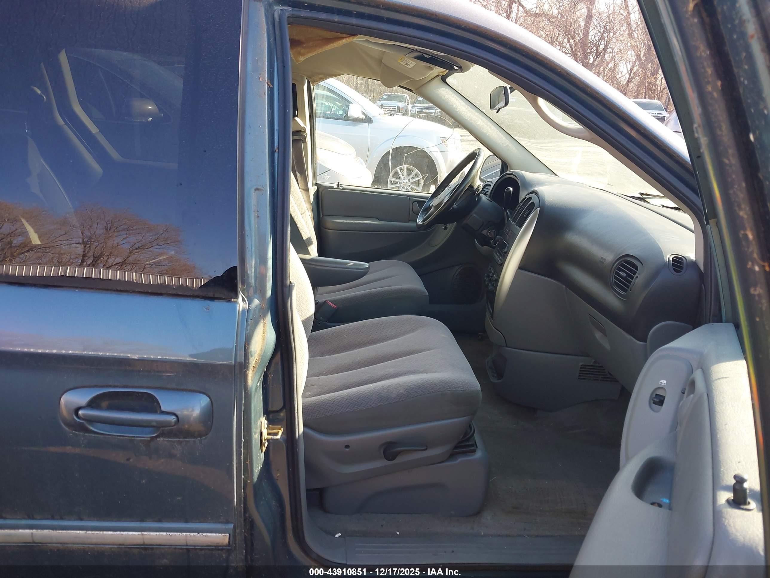 2006 Chrysler Town & Country Touring Light Blue vin: 2A4GP54LX6R919797