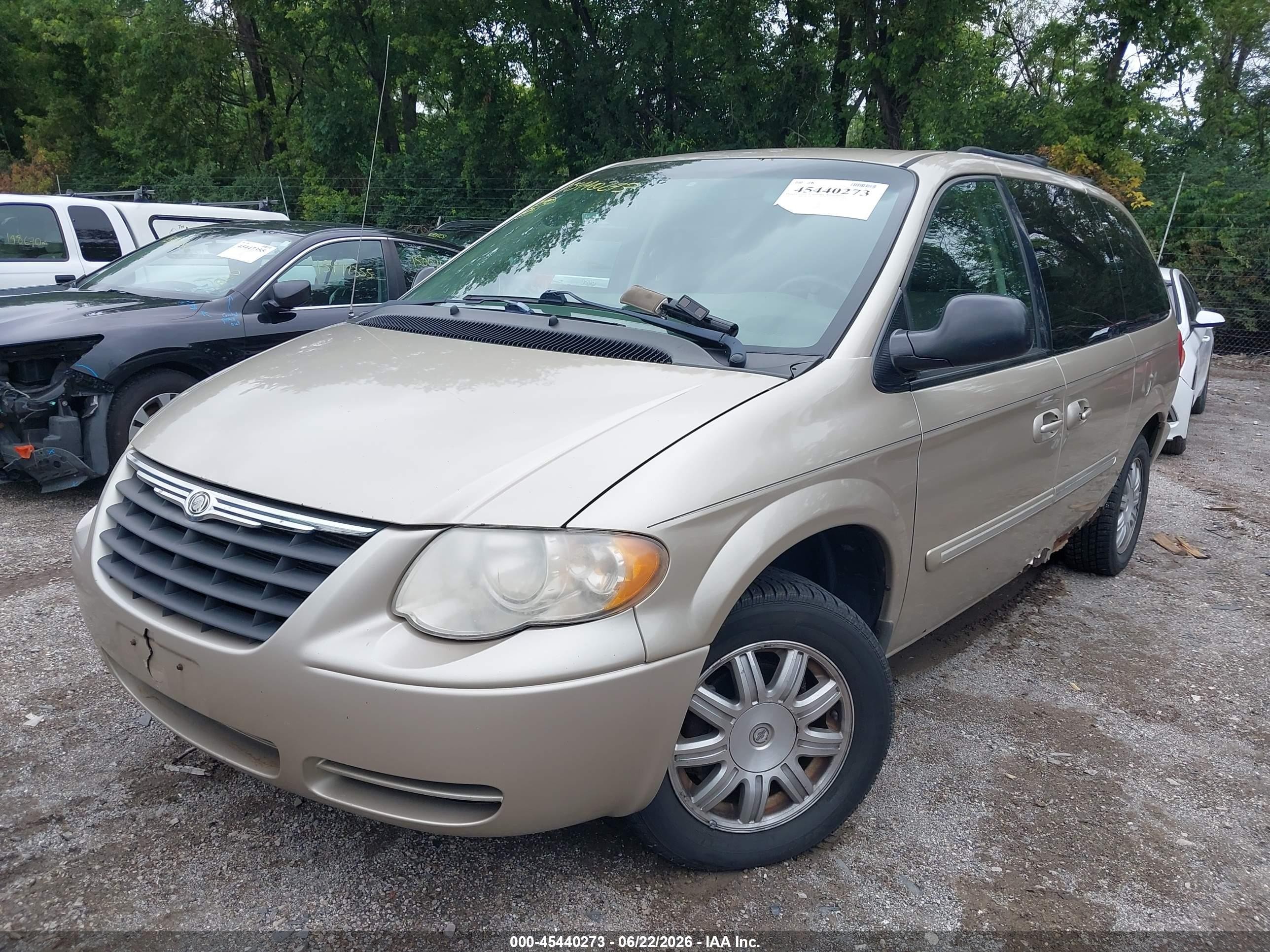 2007 Chrysler Town & Country Touring Gold vin: 2A4GP54LX7R133905