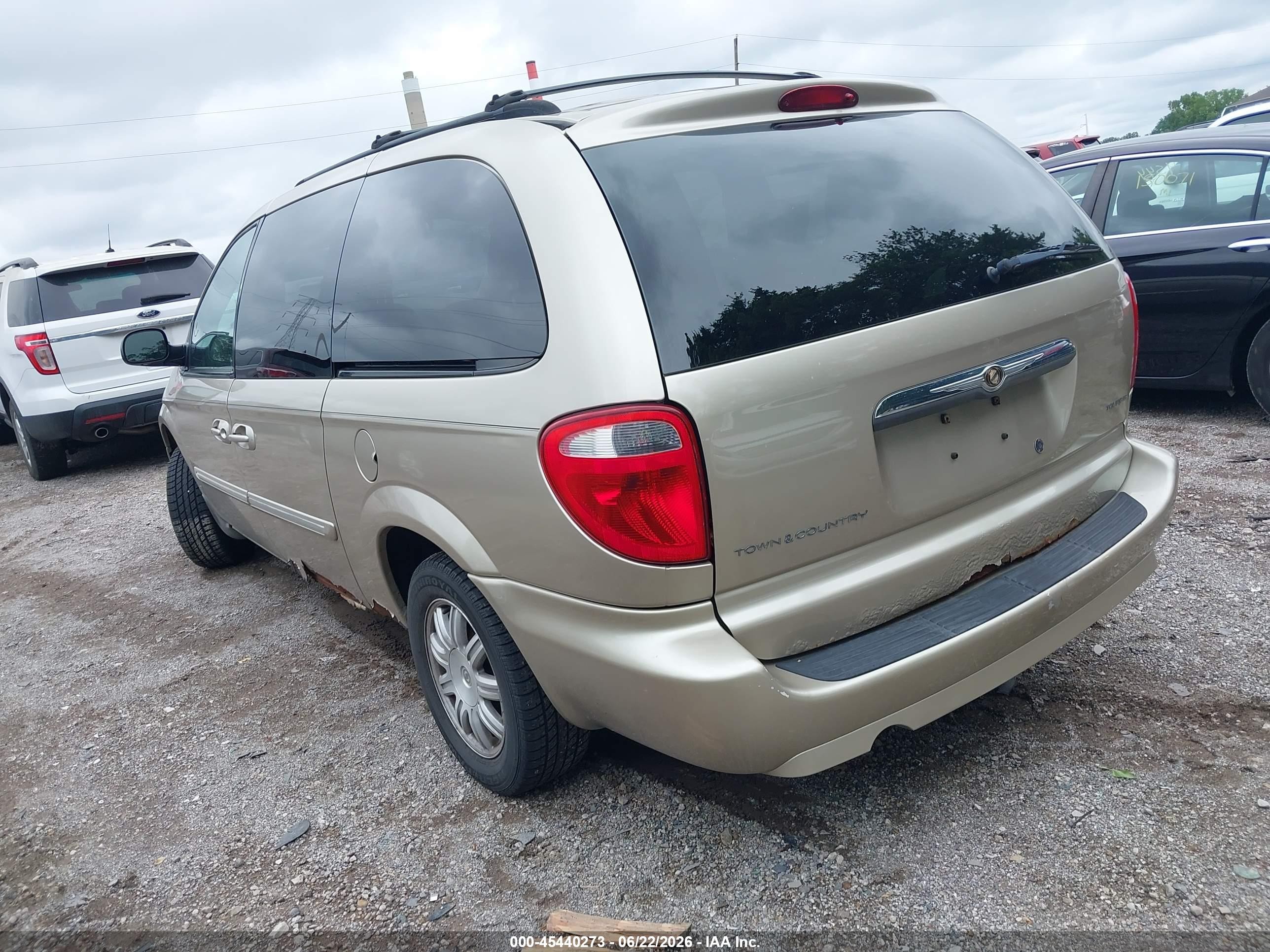 2007 Chrysler Town & Country Touring Gold vin: 2A4GP54LX7R133905
