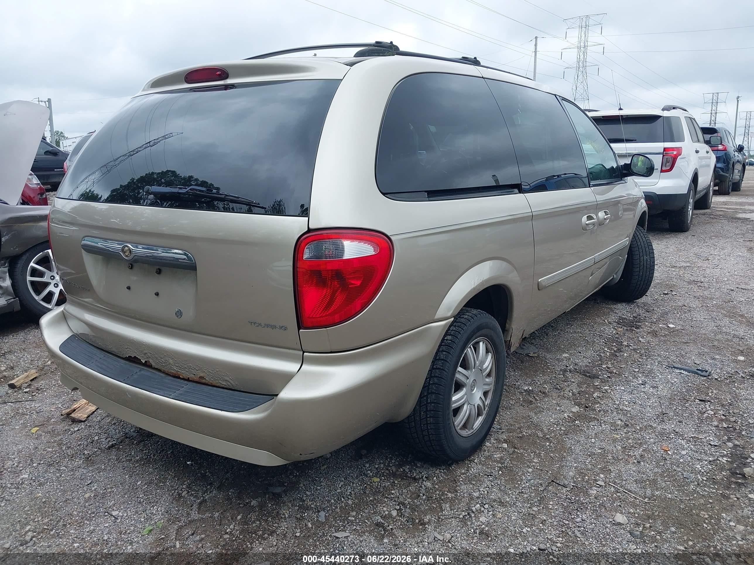 2007 Chrysler Town & Country Touring Gold vin: 2A4GP54LX7R133905