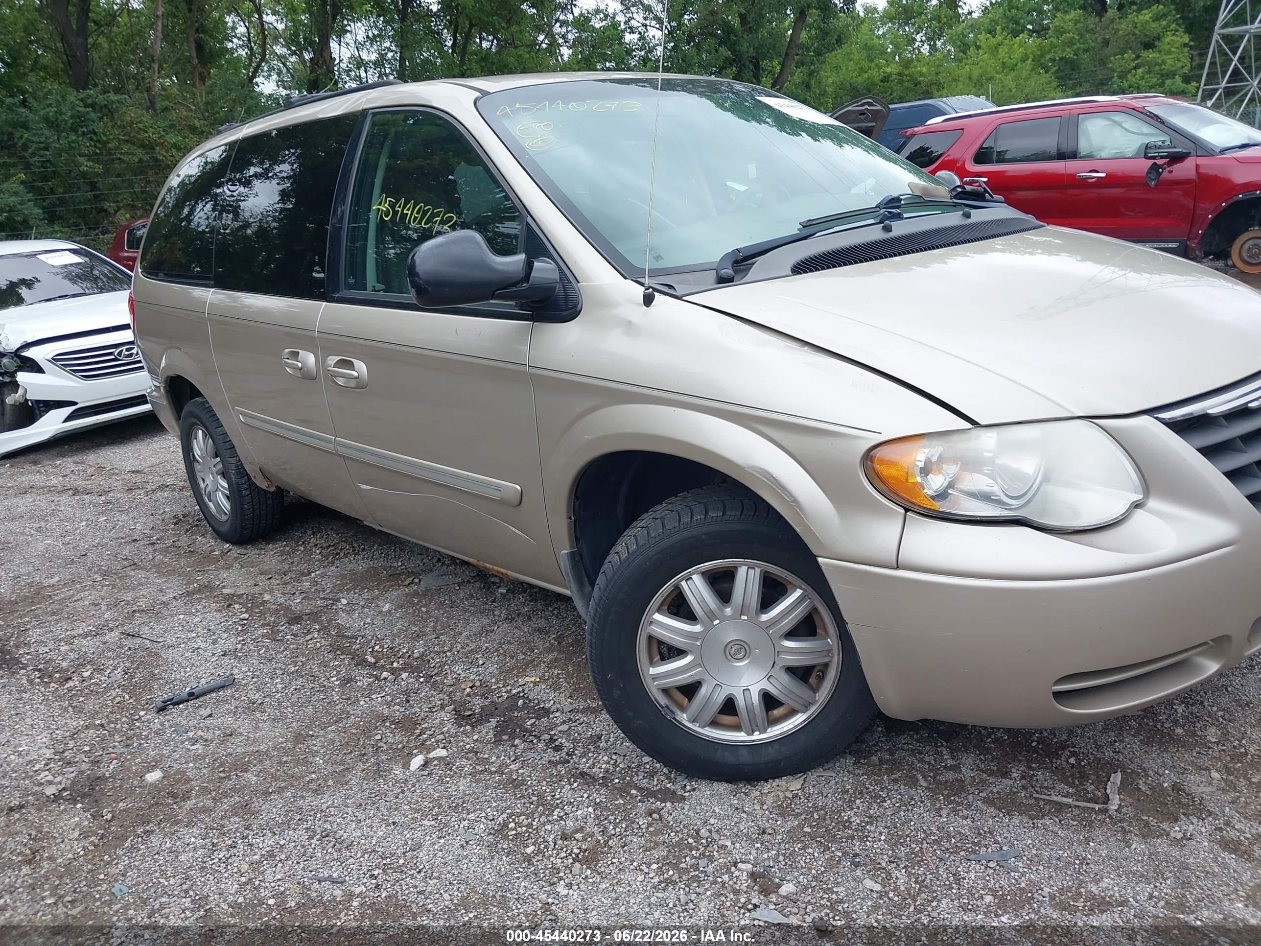 2007 Chrysler Town & Country Touring Gold vin: 2A4GP54LX7R133905