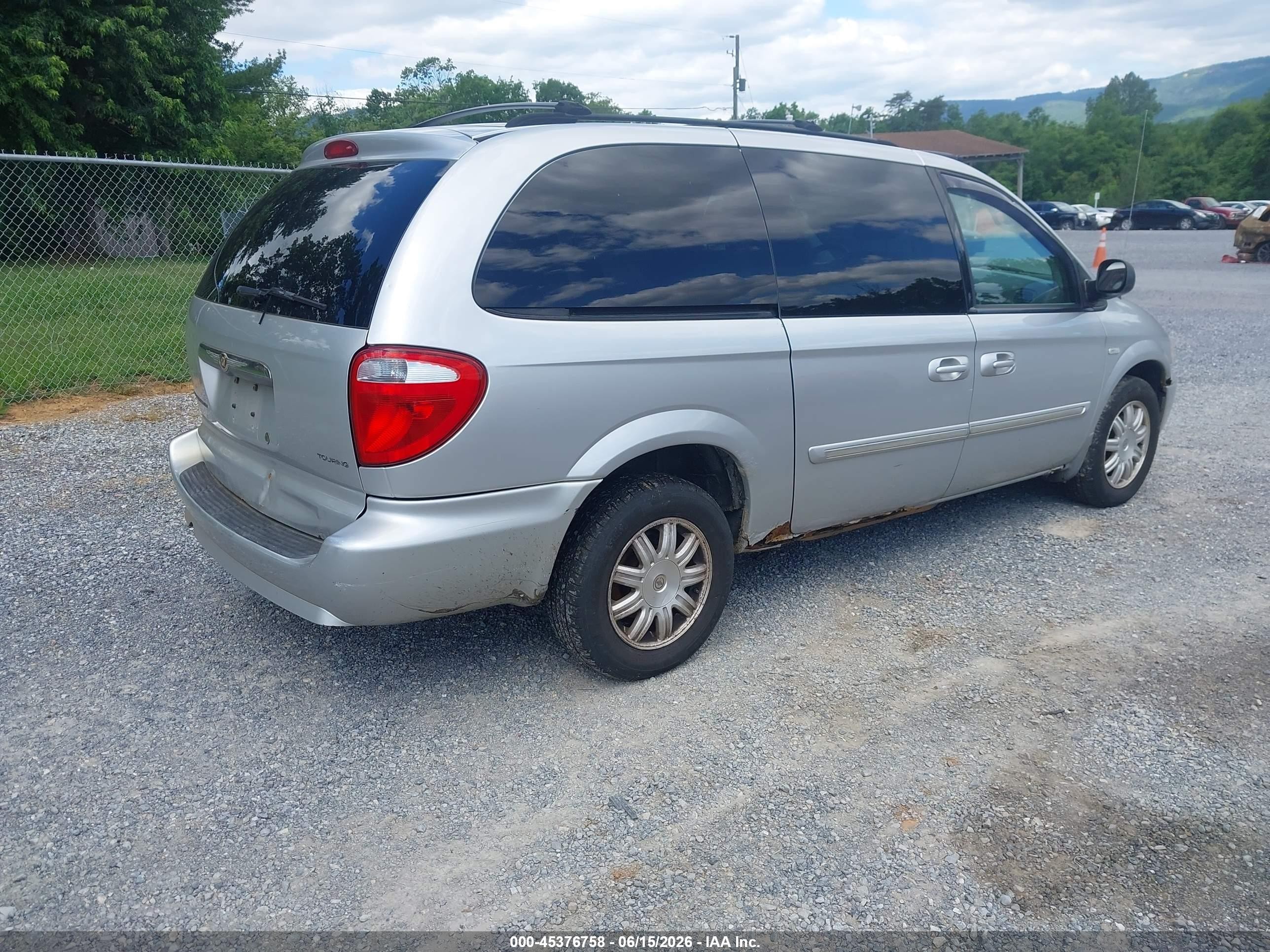 2007 Chrysler Town & Country Touring Silver vin: 2A4GP54LX7R197913