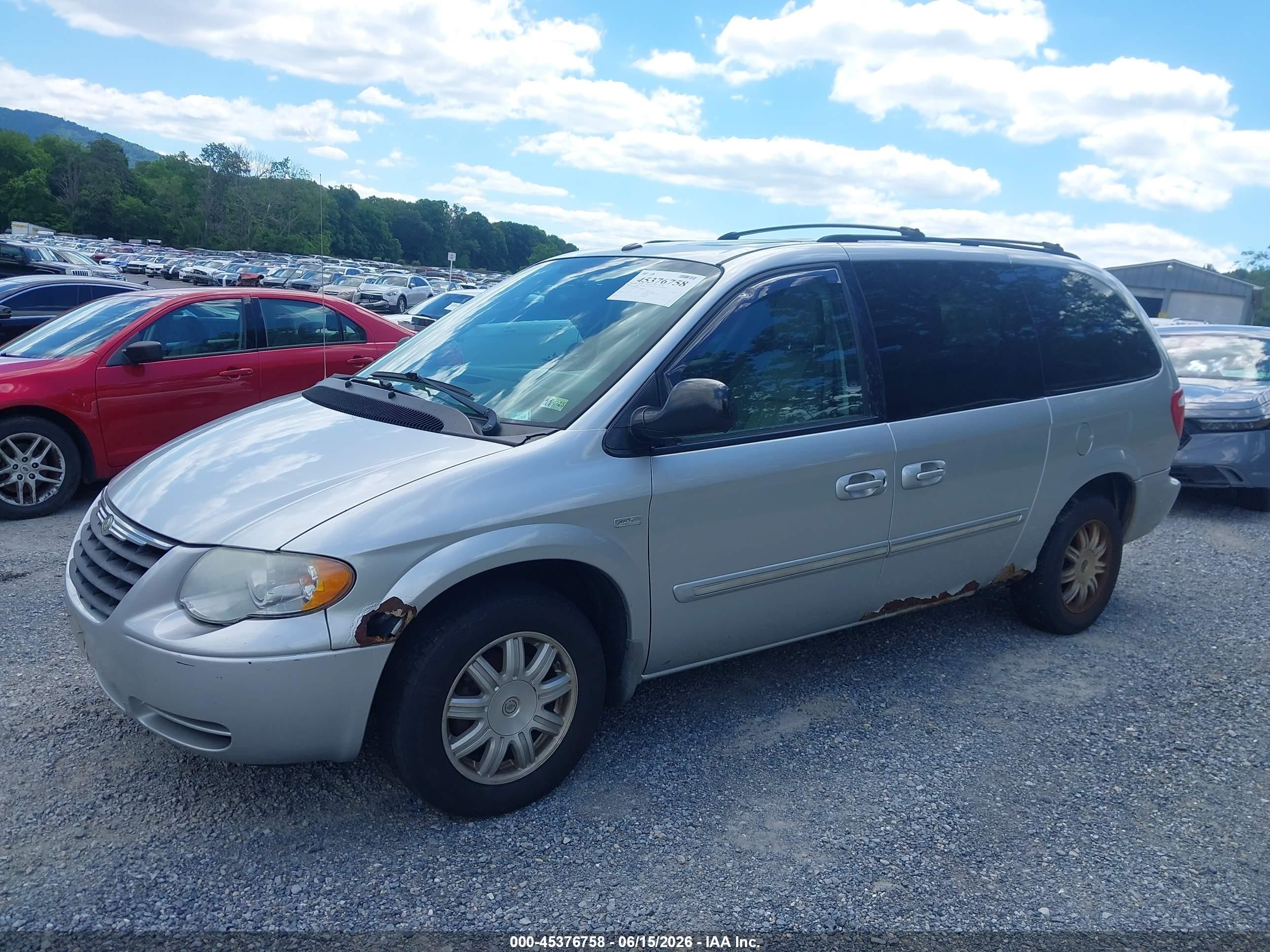 2007 Chrysler Town & Country Touring Silver vin: 2A4GP54LX7R197913