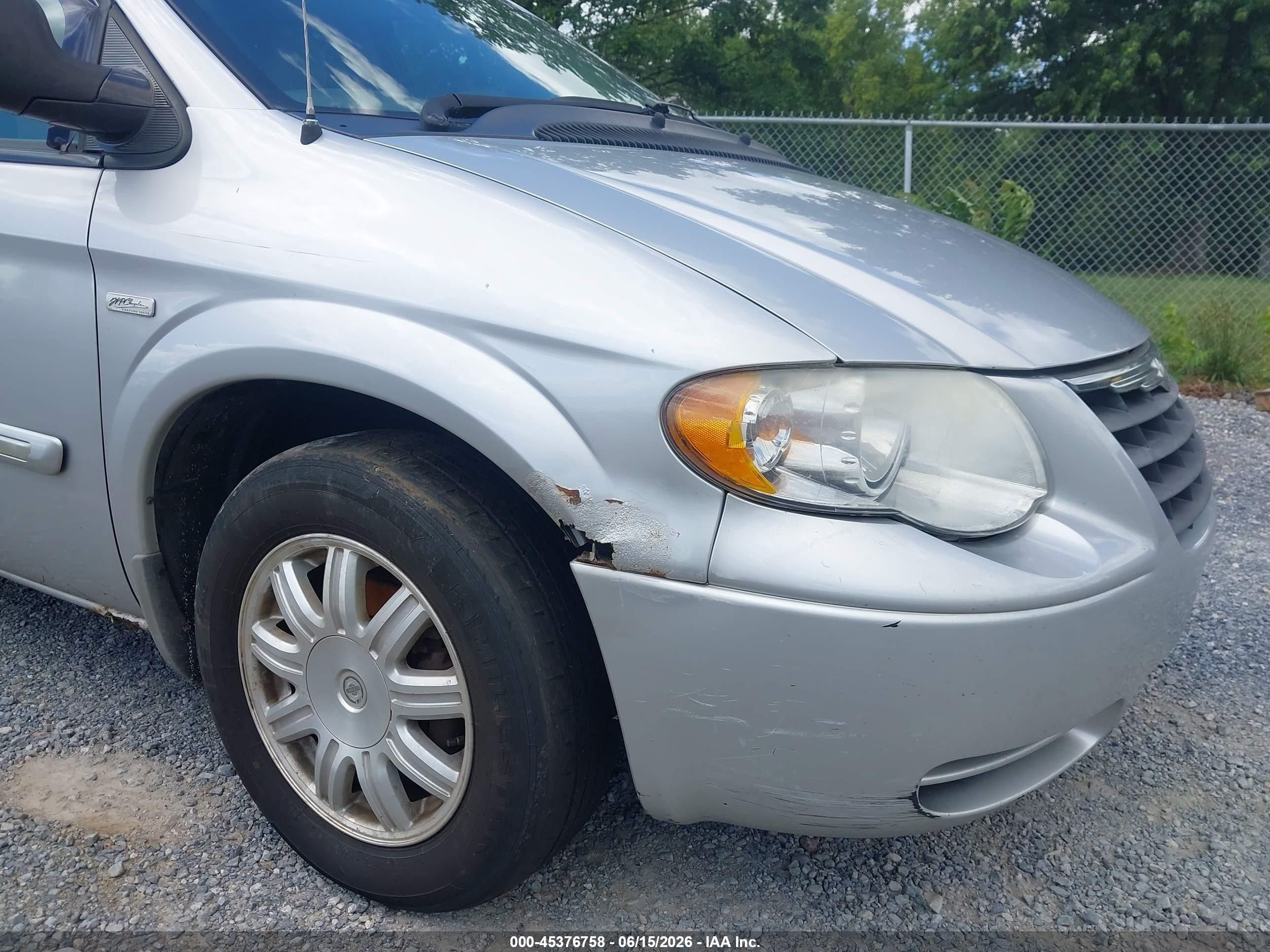 2007 Chrysler Town & Country Touring Silver vin: 2A4GP54LX7R197913