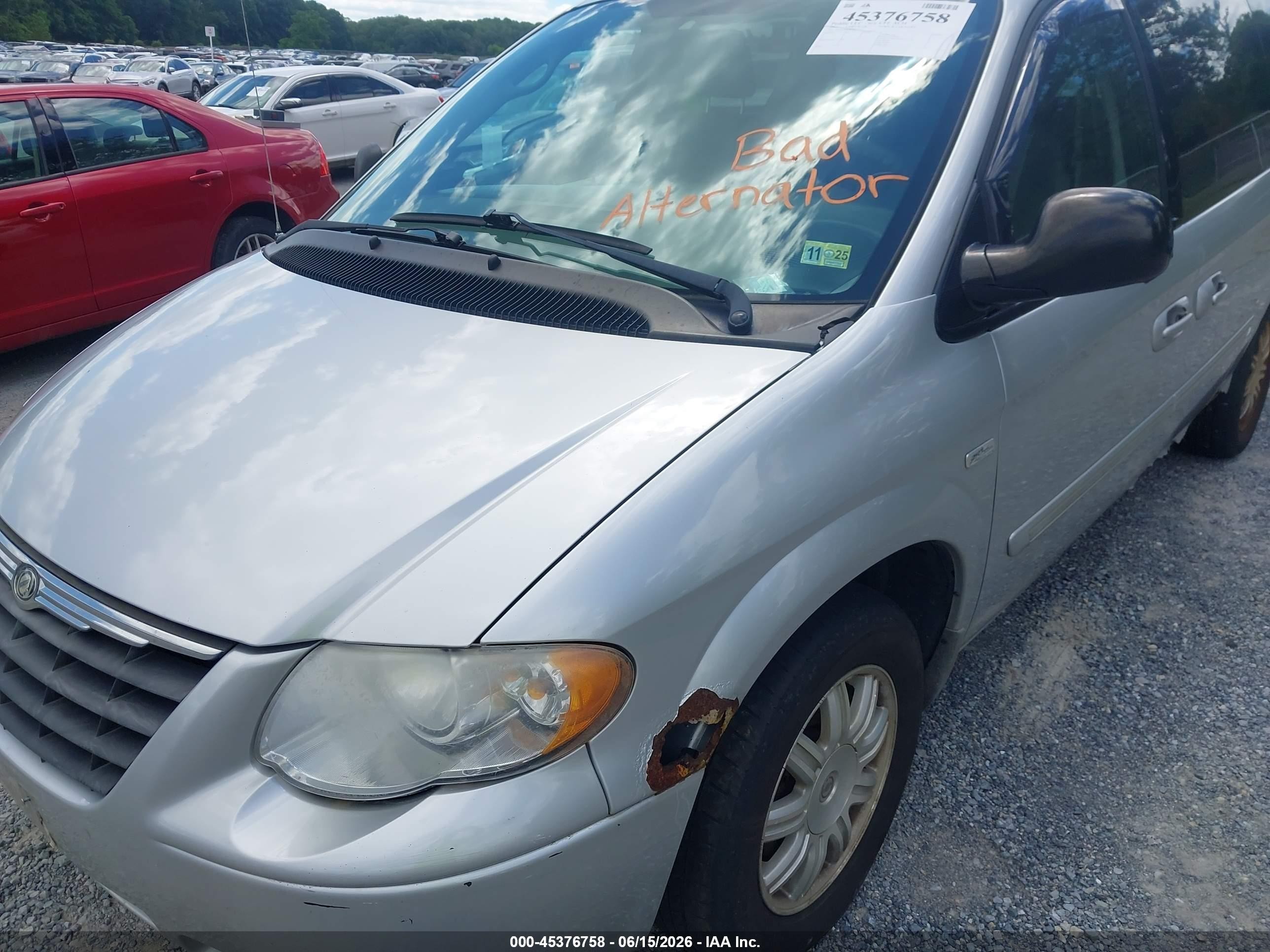 2007 Chrysler Town & Country Touring Silver vin: 2A4GP54LX7R197913