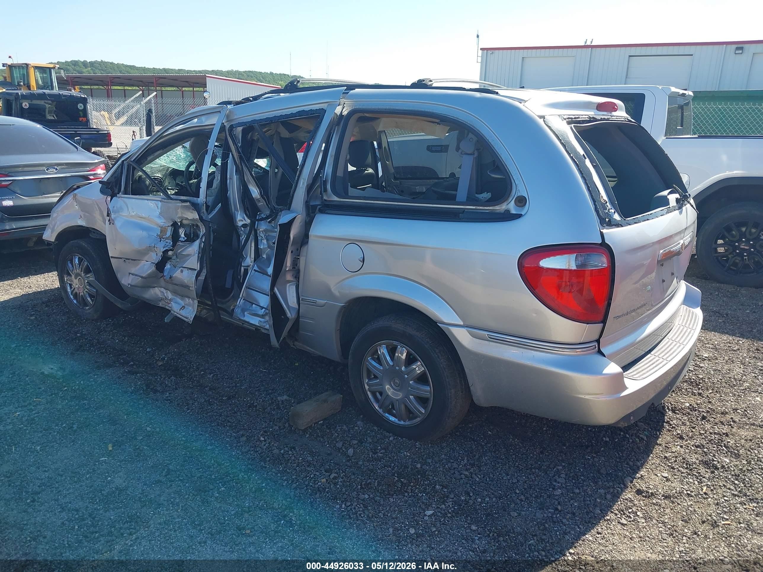 2007 Chrysler Town & Country Touring Silver vin: 2A4GP54LX7R208845