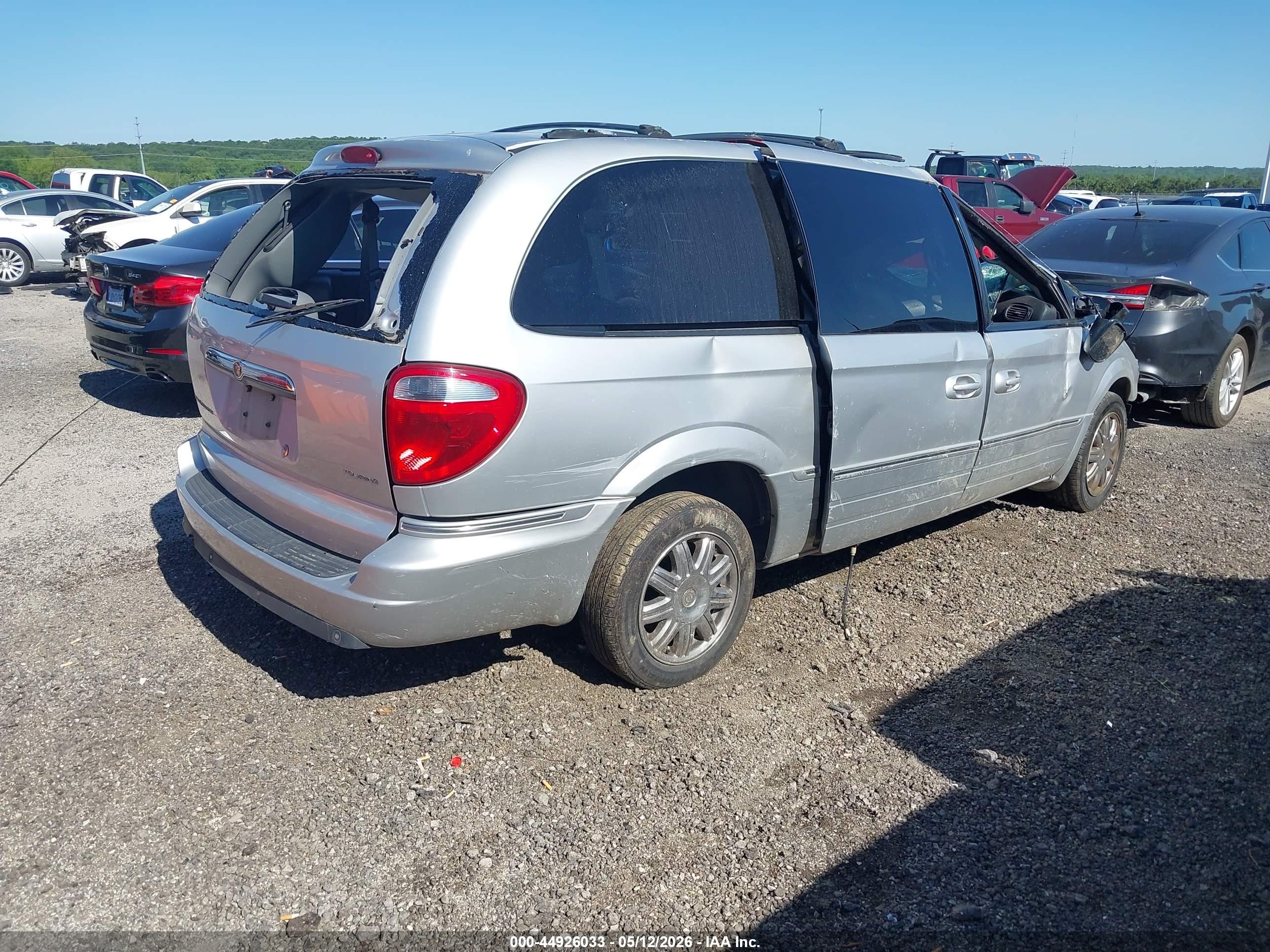 2007 Chrysler Town & Country Touring Silver vin: 2A4GP54LX7R208845