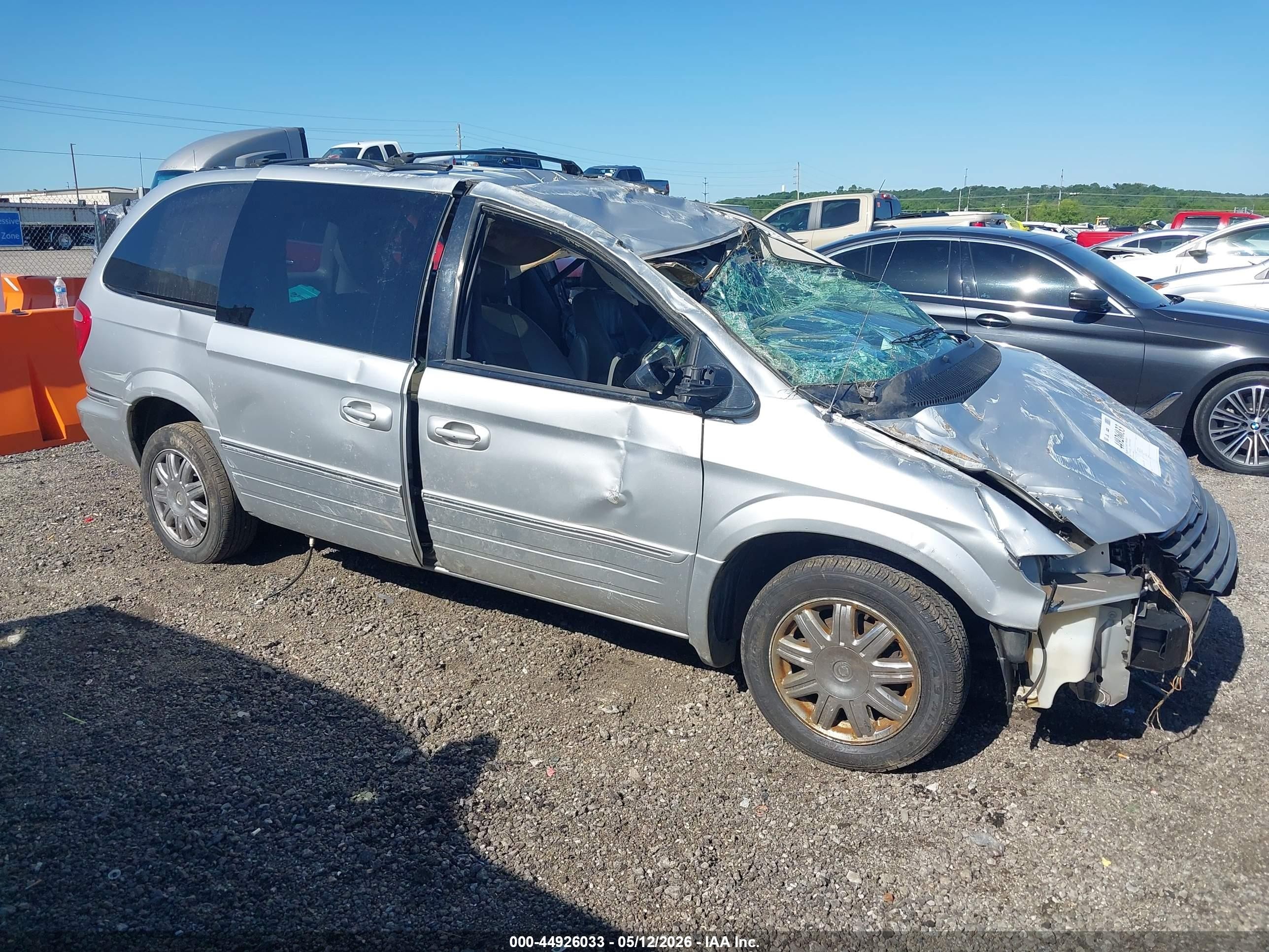 2007 Chrysler Town & Country Touring Silver vin: 2A4GP54LX7R208845