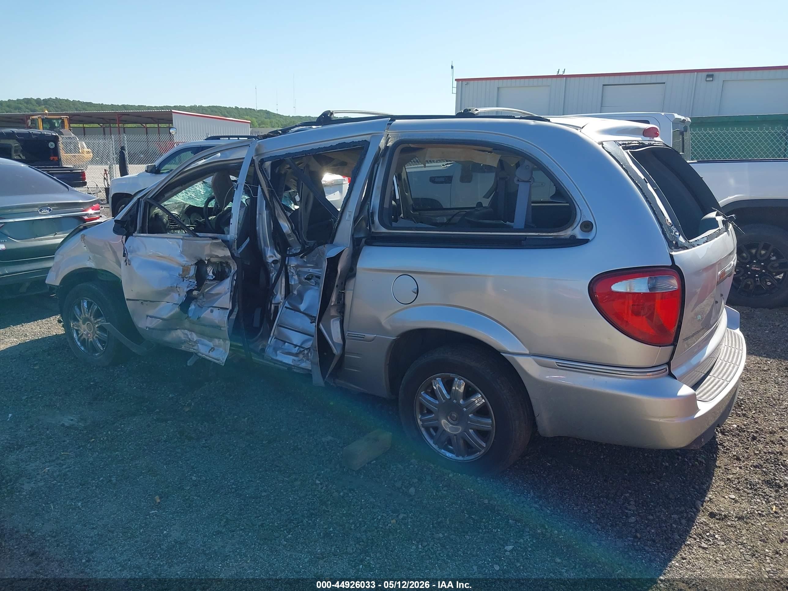 2007 Chrysler Town & Country Touring Silver vin: 2A4GP54LX7R208845