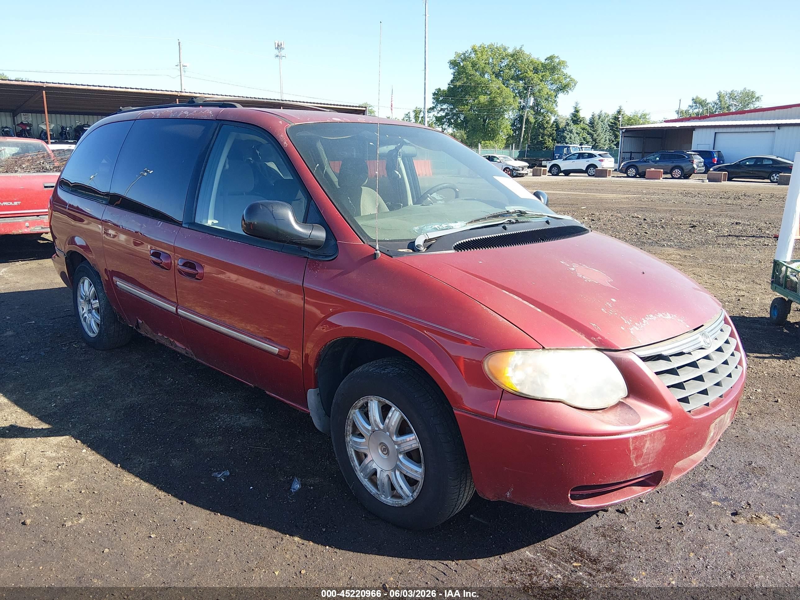 2007 Chrysler Town & Country Touring Red vin: 2A4GP54LX7R262226