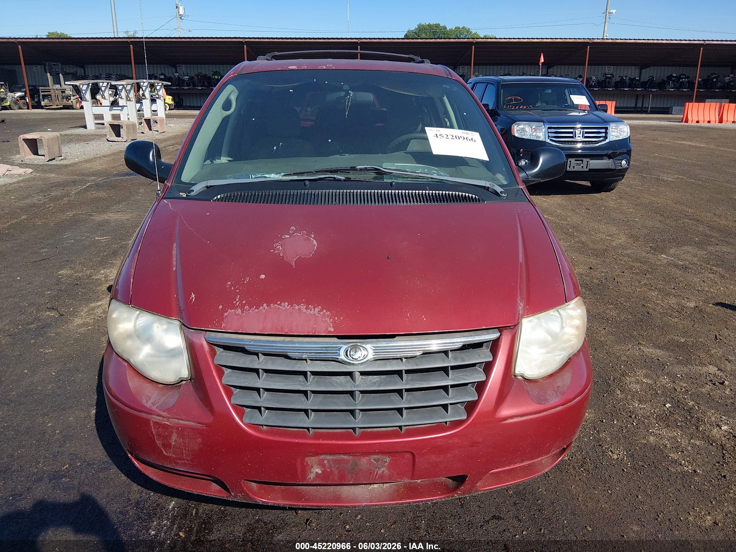 2007 Chrysler Town & Country Touring Red vin: 2A4GP54LX7R262226