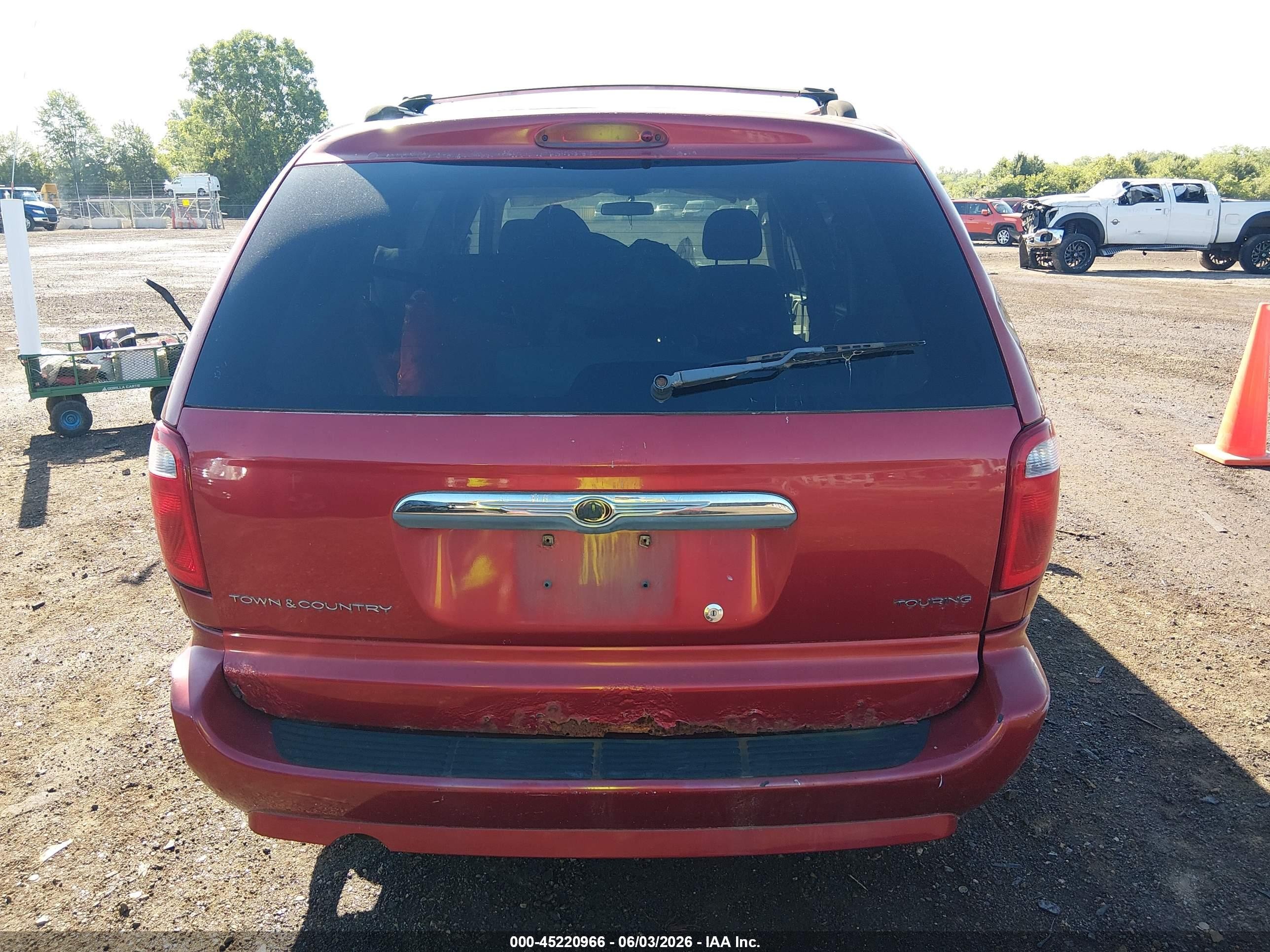 2007 Chrysler Town & Country Touring Red vin: 2A4GP54LX7R262226