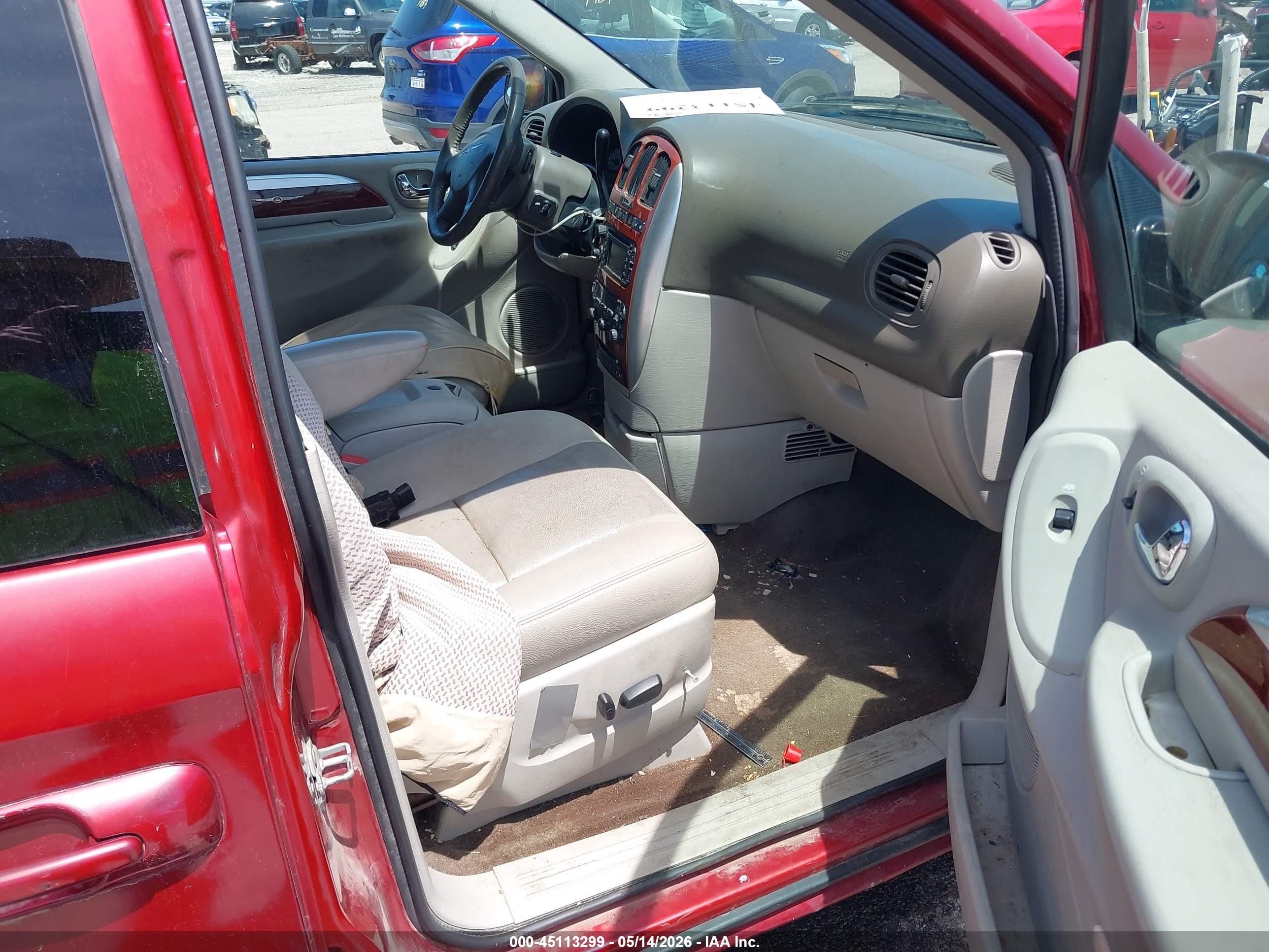2007 Chrysler Town & Country Limited Red vin: 2A4GP64L07R306093