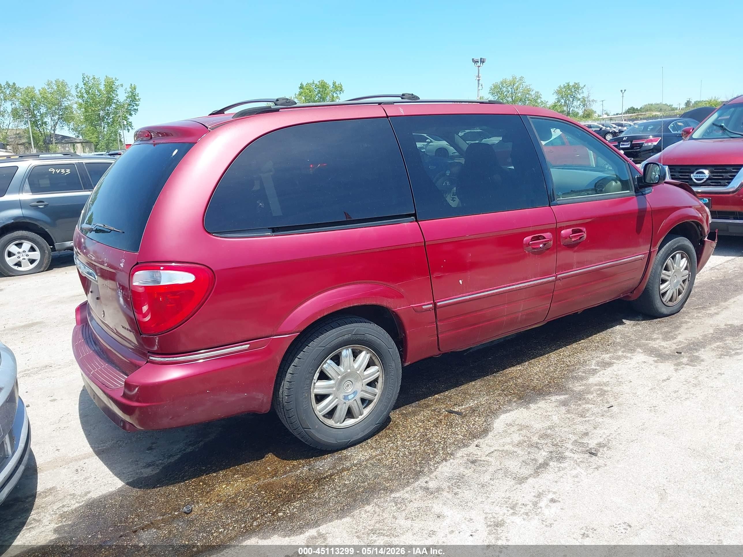 2007 Chrysler Town & Country Limited Red vin: 2A4GP64L07R306093