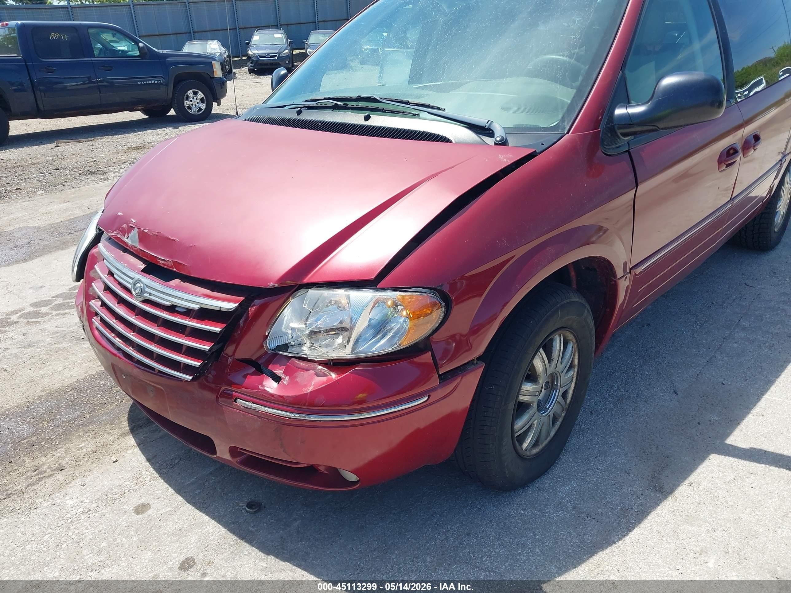 2007 Chrysler Town & Country Limited Red vin: 2A4GP64L07R306093