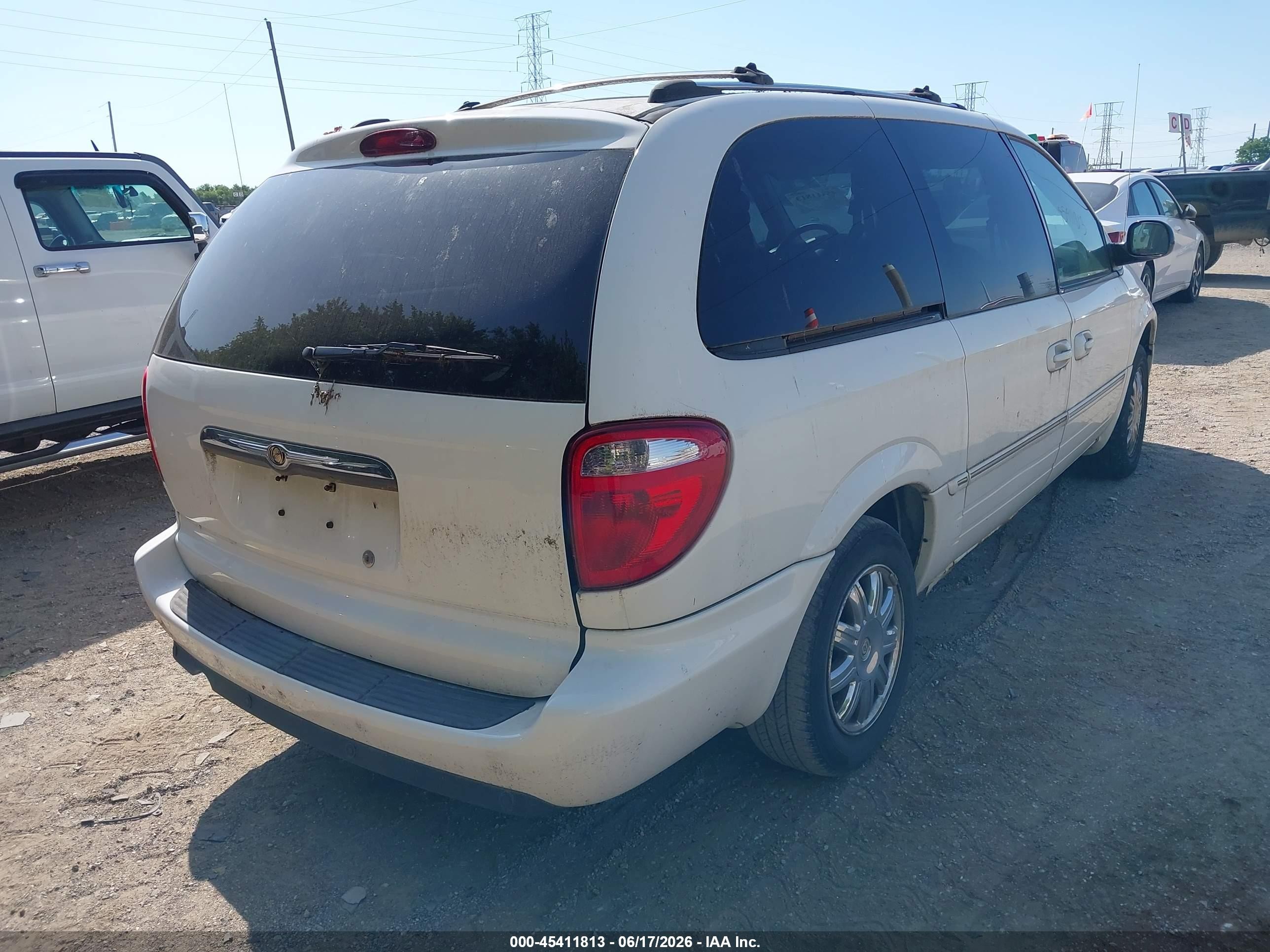 2006 Chrysler Town & Country Limited White vin: 2A4GP64L36R640245