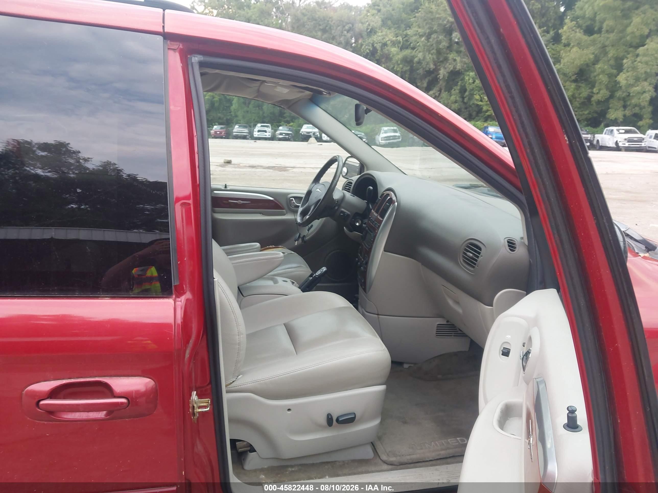 2007 Chrysler Town & Country Limited Red vin: 2A4GP64L37R139941