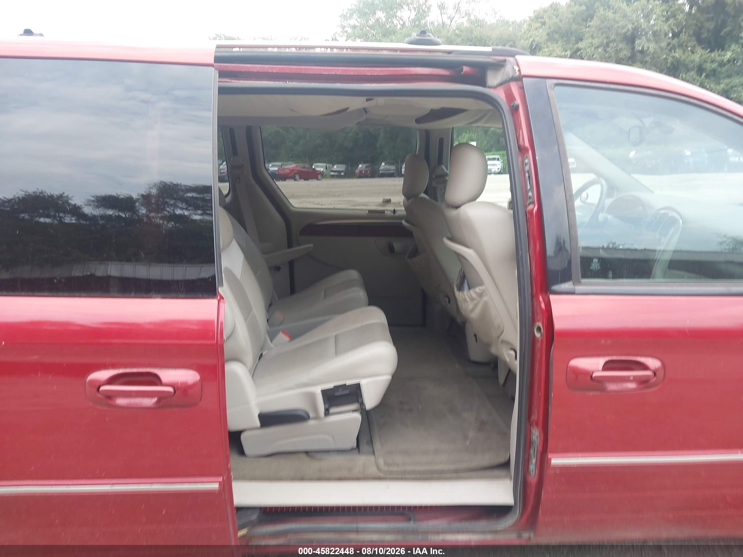 2007 Chrysler Town & Country Limited Red vin: 2A4GP64L37R139941