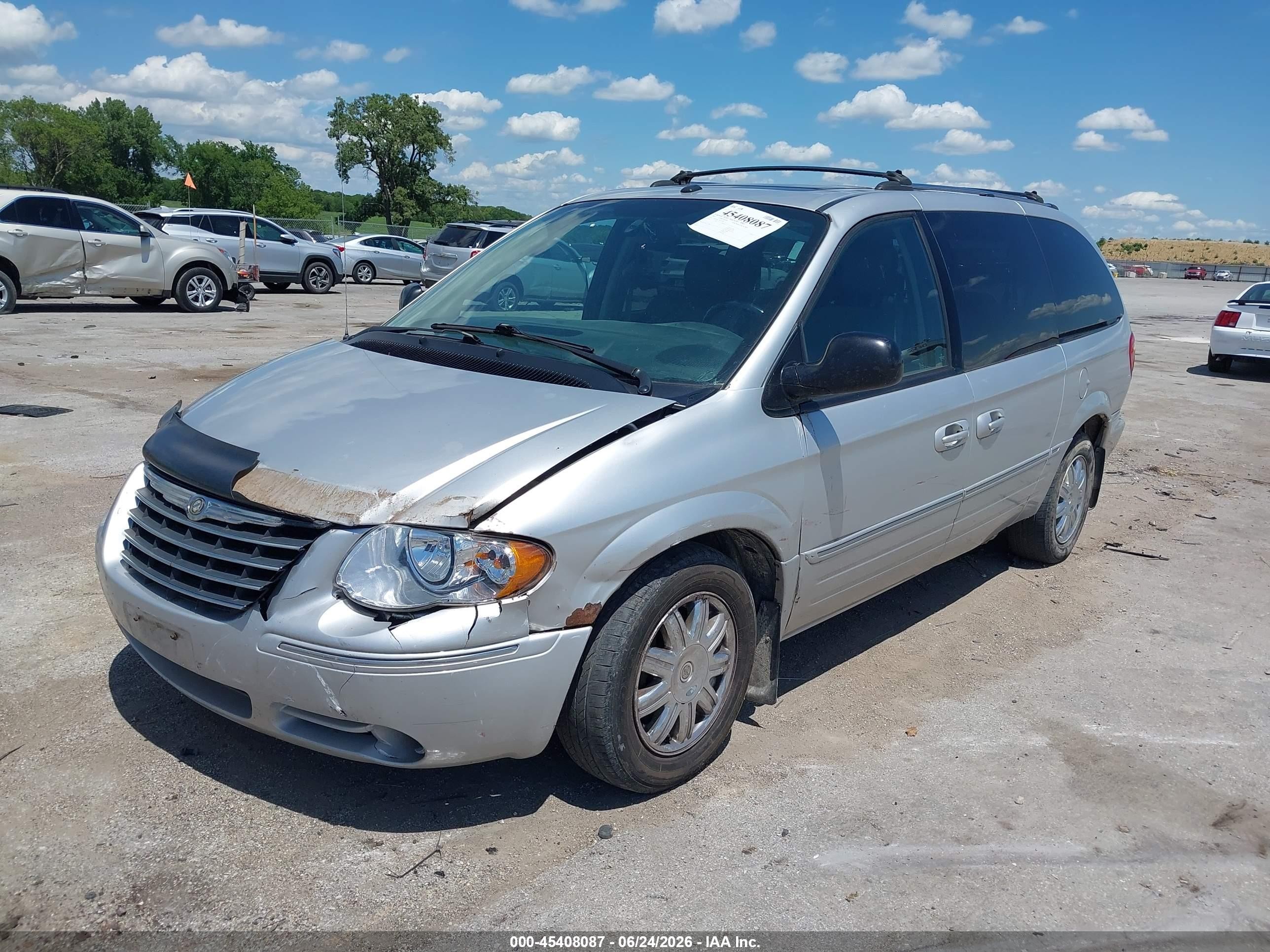 2007 Chrysler Town & Country Limited Silver vin: 2A4GP64L37R210295