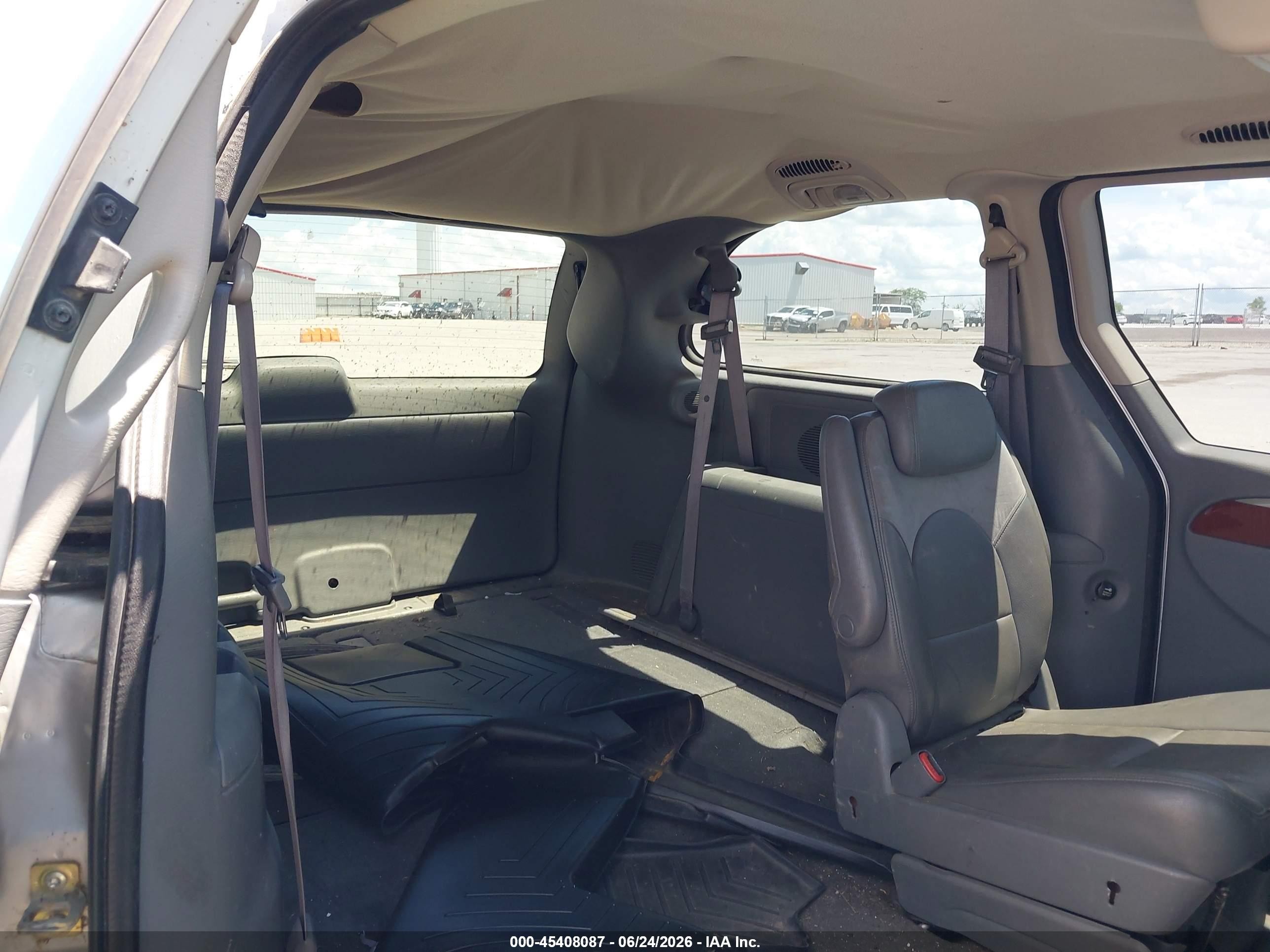 2007 Chrysler Town & Country Limited Silver vin: 2A4GP64L37R210295