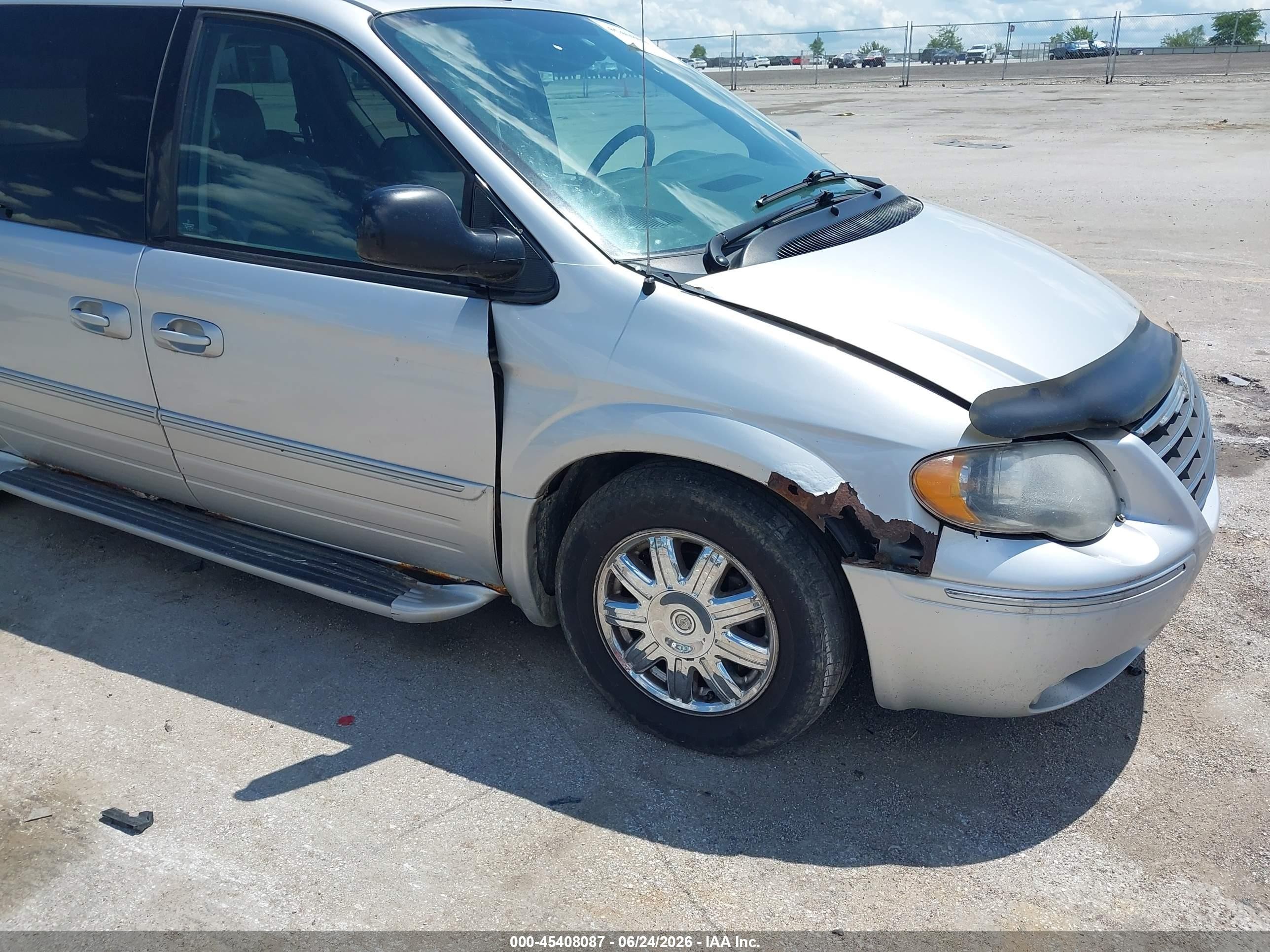 2007 Chrysler Town & Country Limited Silver vin: 2A4GP64L37R210295