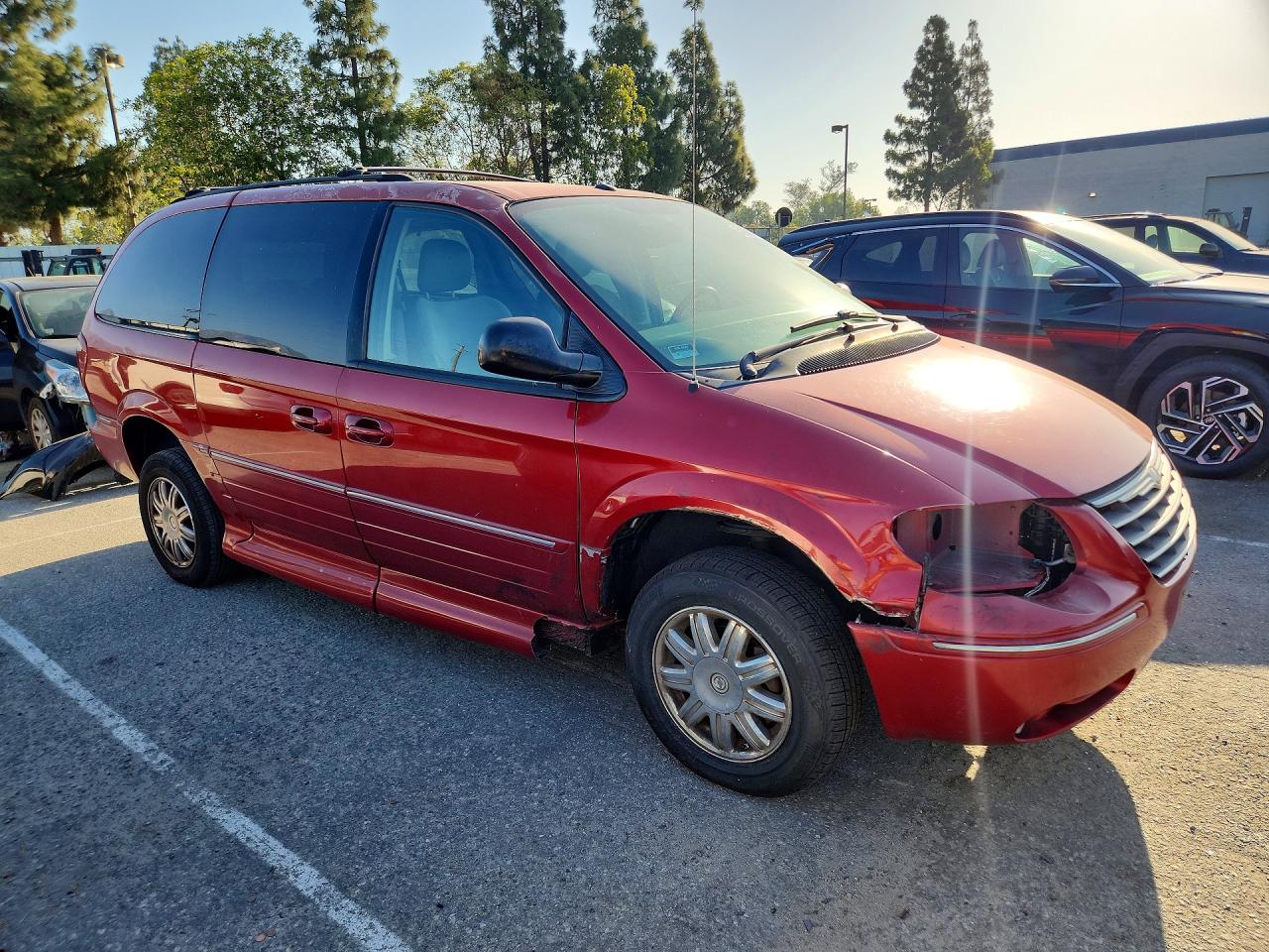 2007 Chrysler Town & Country Limited Red vin: 2A4GP64L57R314691