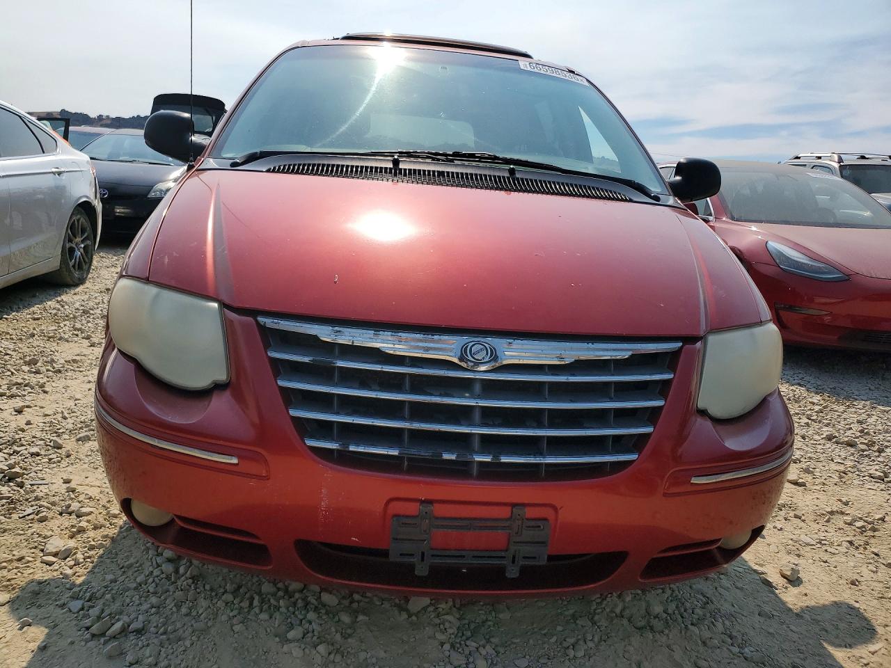 2006 Chrysler Town & Country Limited Red vin: 2A4GP64L76R708854