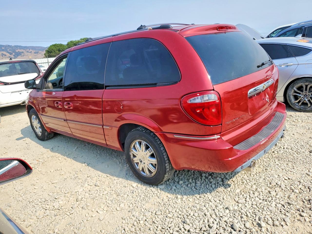 2006 Chrysler Town & Country Limited Red vin: 2A4GP64L76R708854
