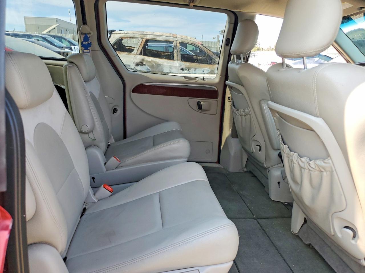 2006 Chrysler Town & Country Limited Red vin: 2A4GP64L76R708854