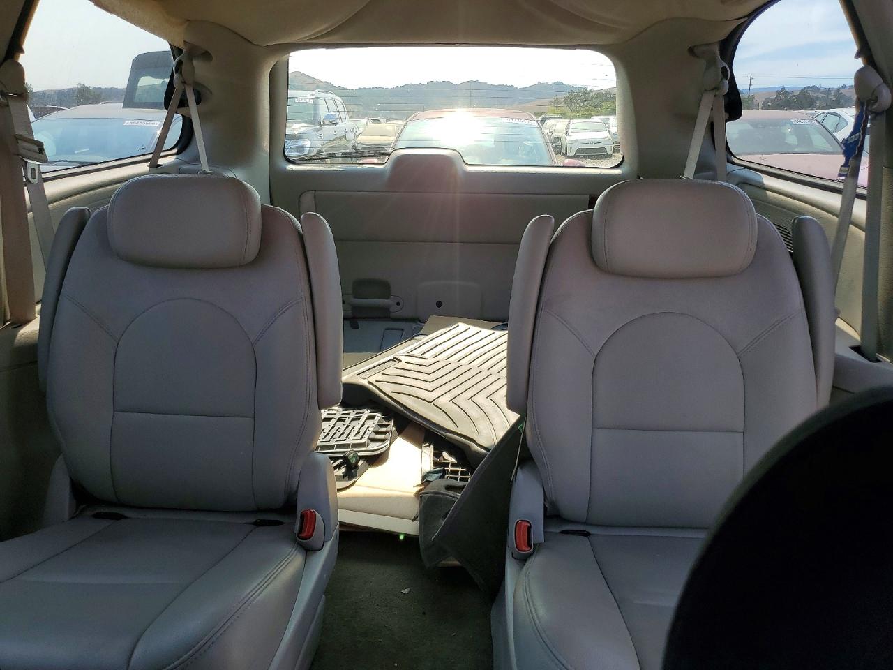 2006 Chrysler Town & Country Limited Red vin: 2A4GP64L76R708854