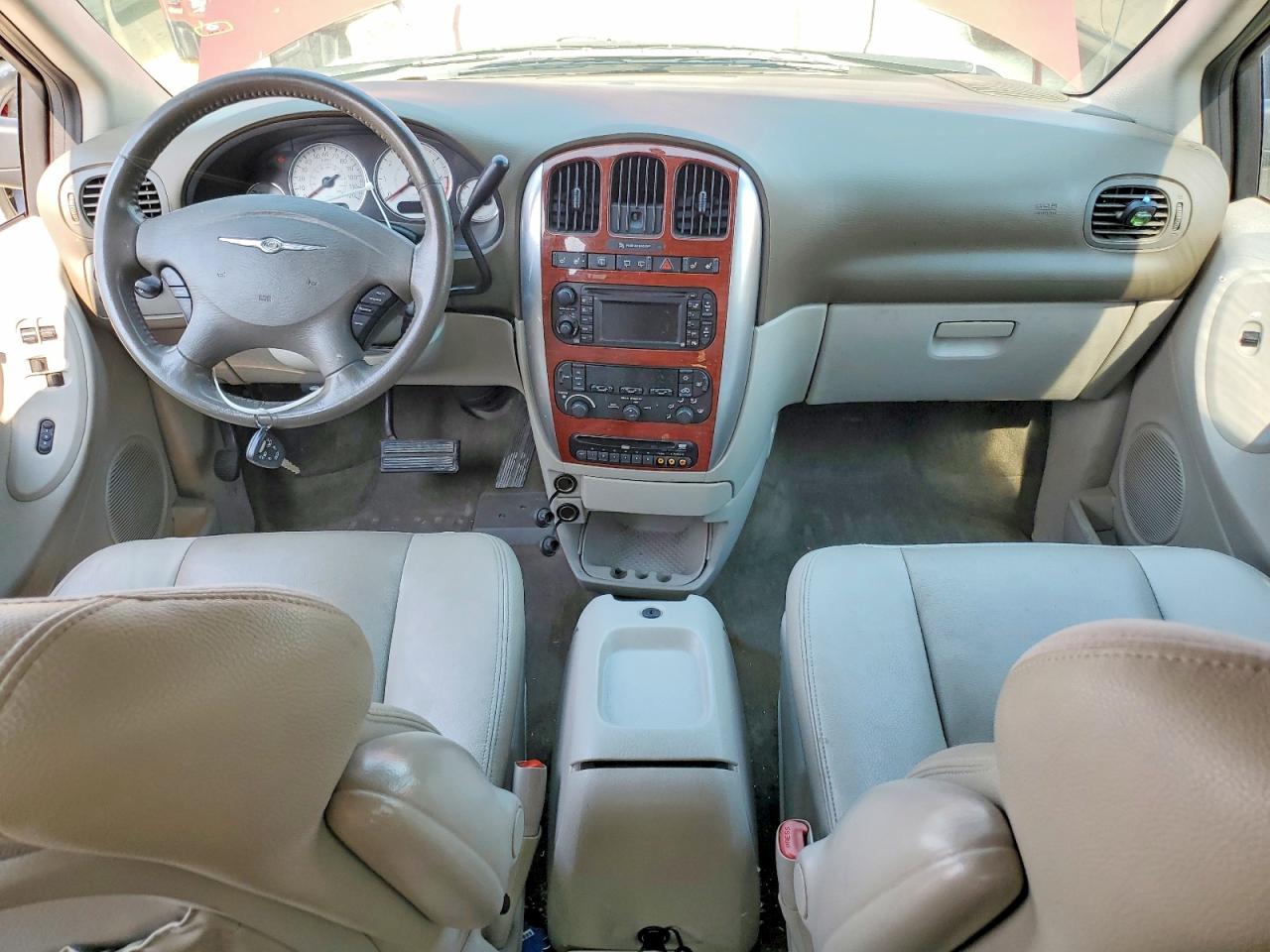 2006 Chrysler Town & Country Limited Red vin: 2A4GP64L76R708854