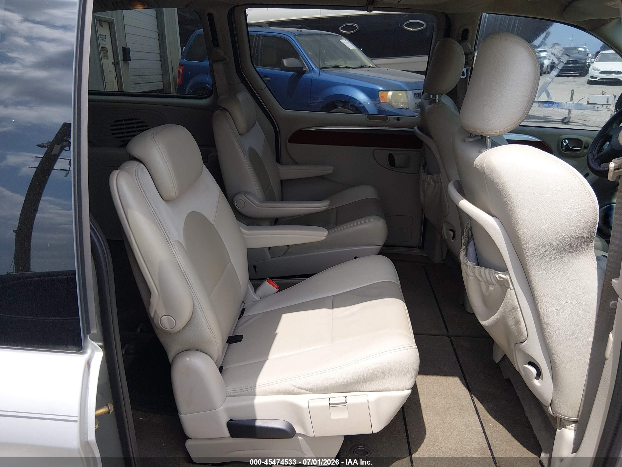 2007 Chrysler Town & Country Limited Серебряный vin: 2A4GP64L87R185040