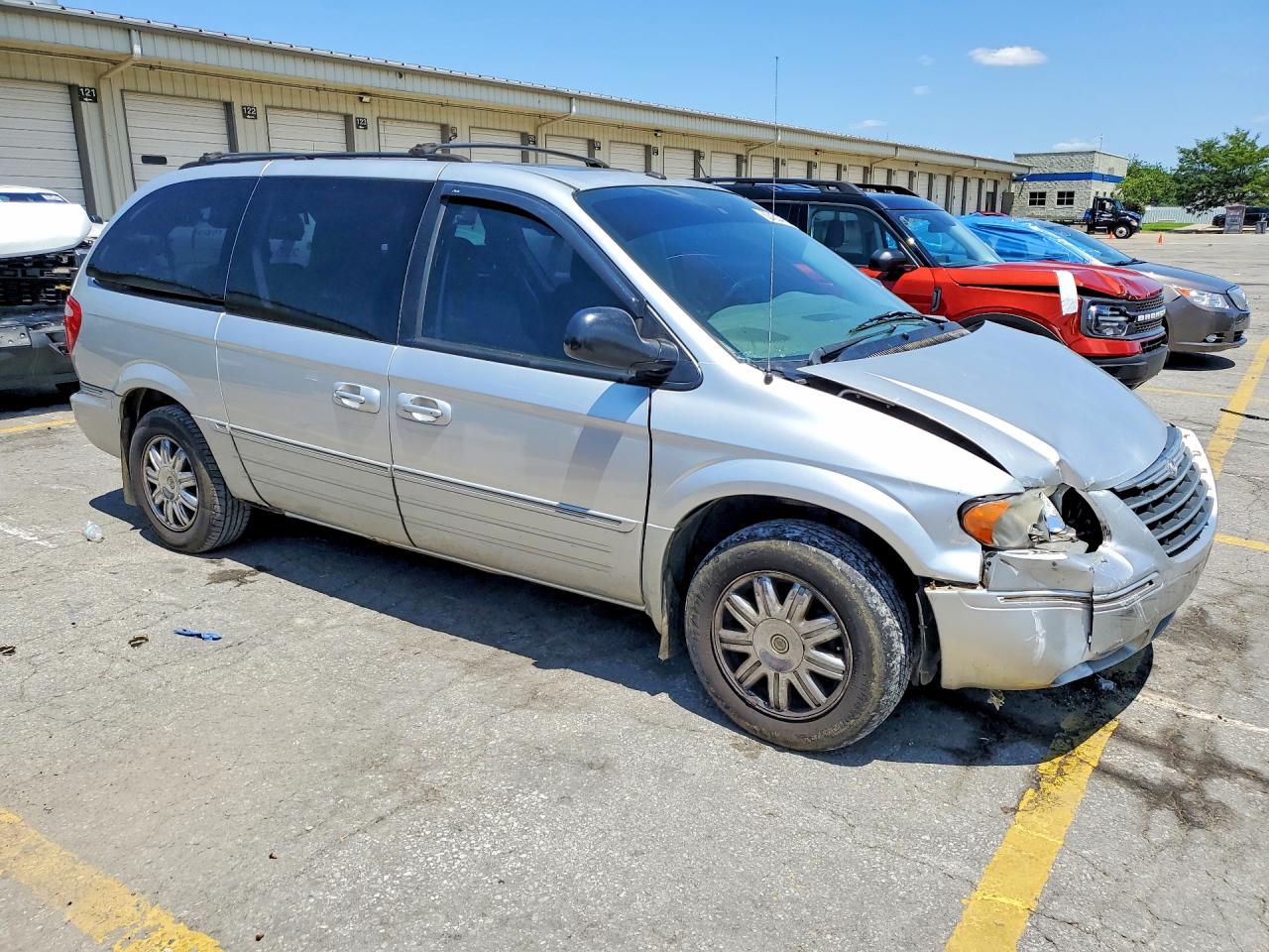 2007 Chrysler Town & Country Limited Silver vin: 2A4GP64LX7R260532