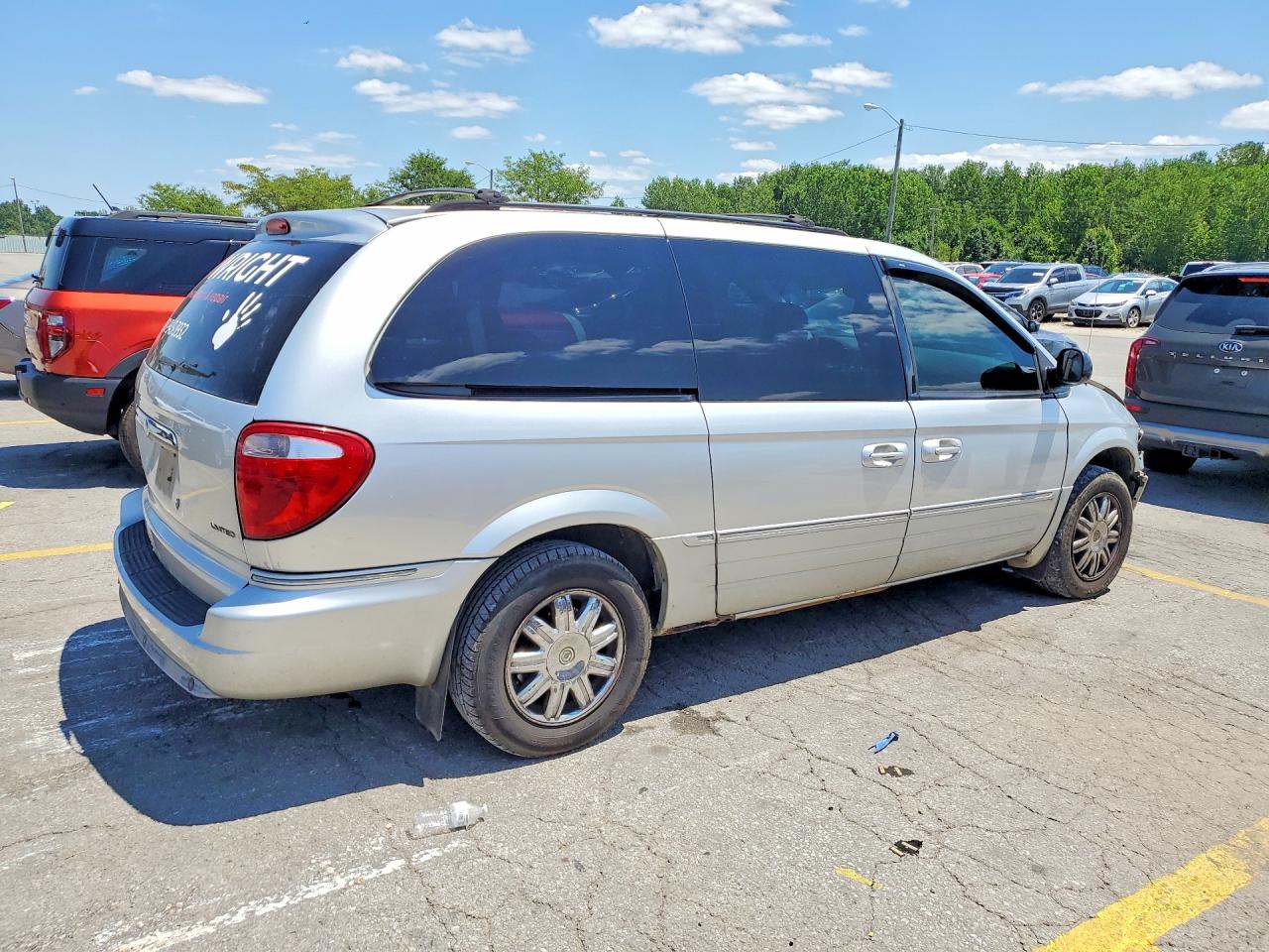 2007 Chrysler Town & Country Limited Silver vin: 2A4GP64LX7R260532