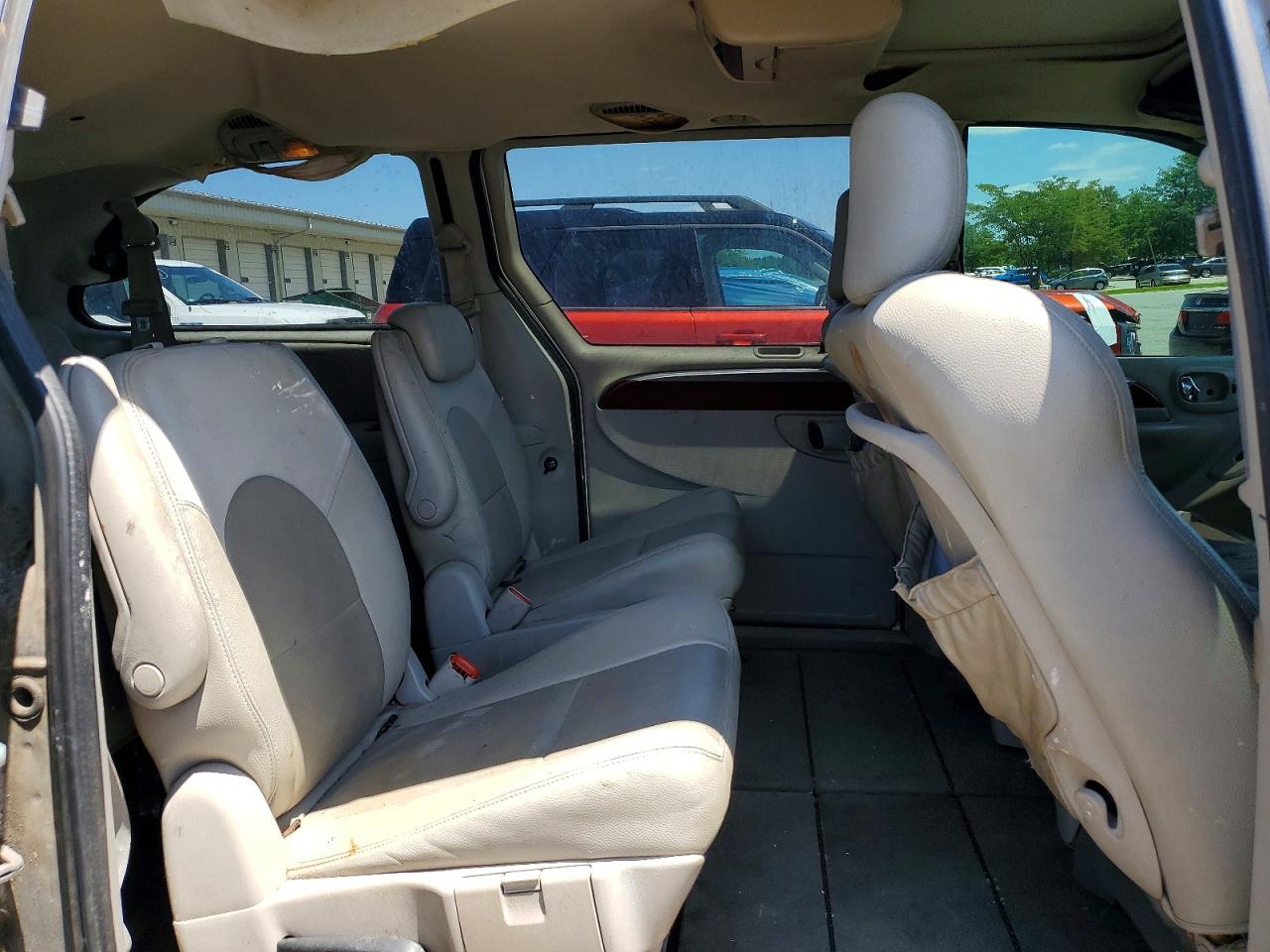 2007 Chrysler Town & Country Limited Silver vin: 2A4GP64LX7R260532