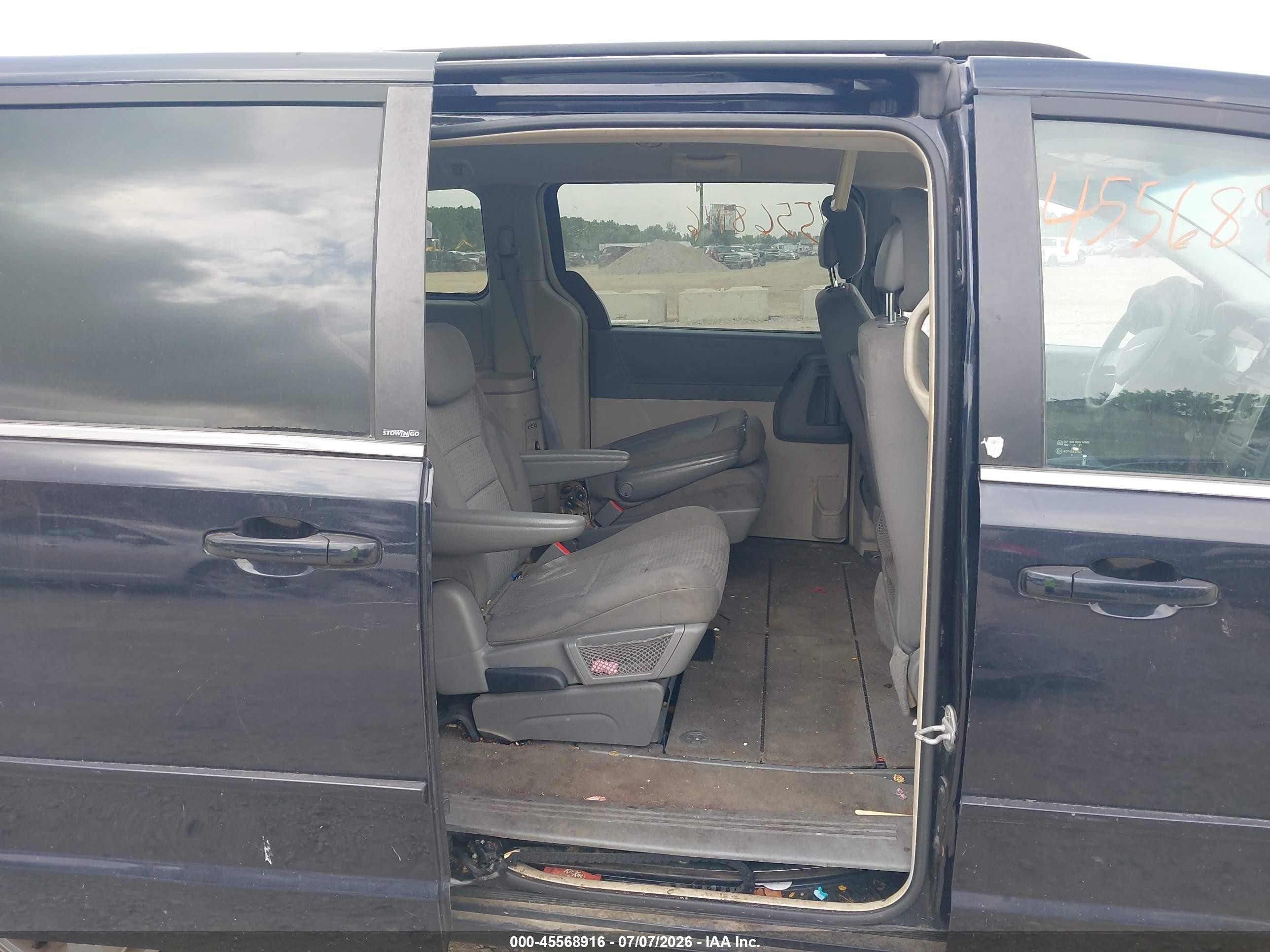 2010 Chrysler Town & Country New Lx Черный vin: 2A4RR2D13AR338389