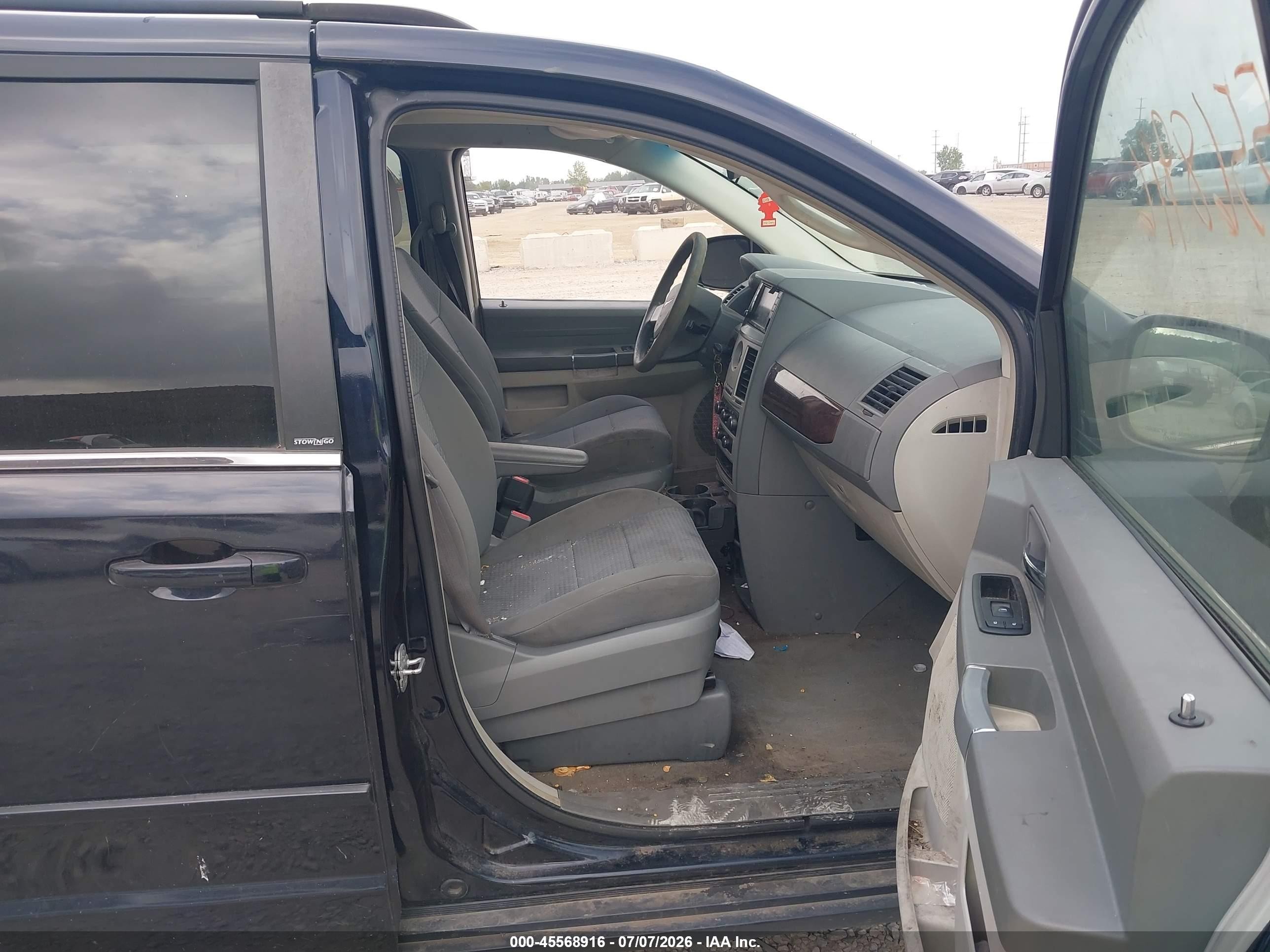 2010 Chrysler Town & Country New Lx Черный vin: 2A4RR2D13AR338389