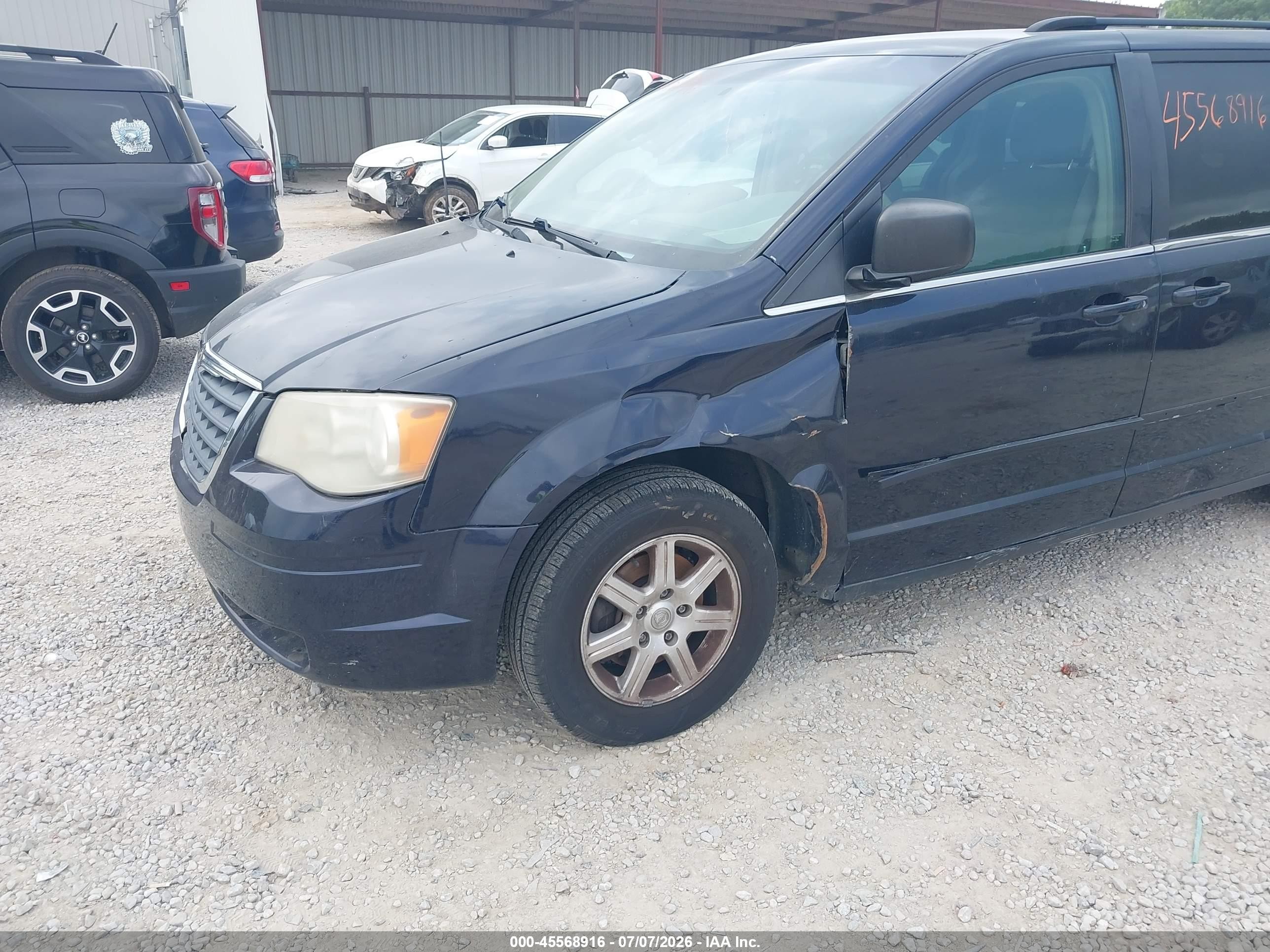 2010 Chrysler Town & Country New Lx Черный vin: 2A4RR2D13AR338389